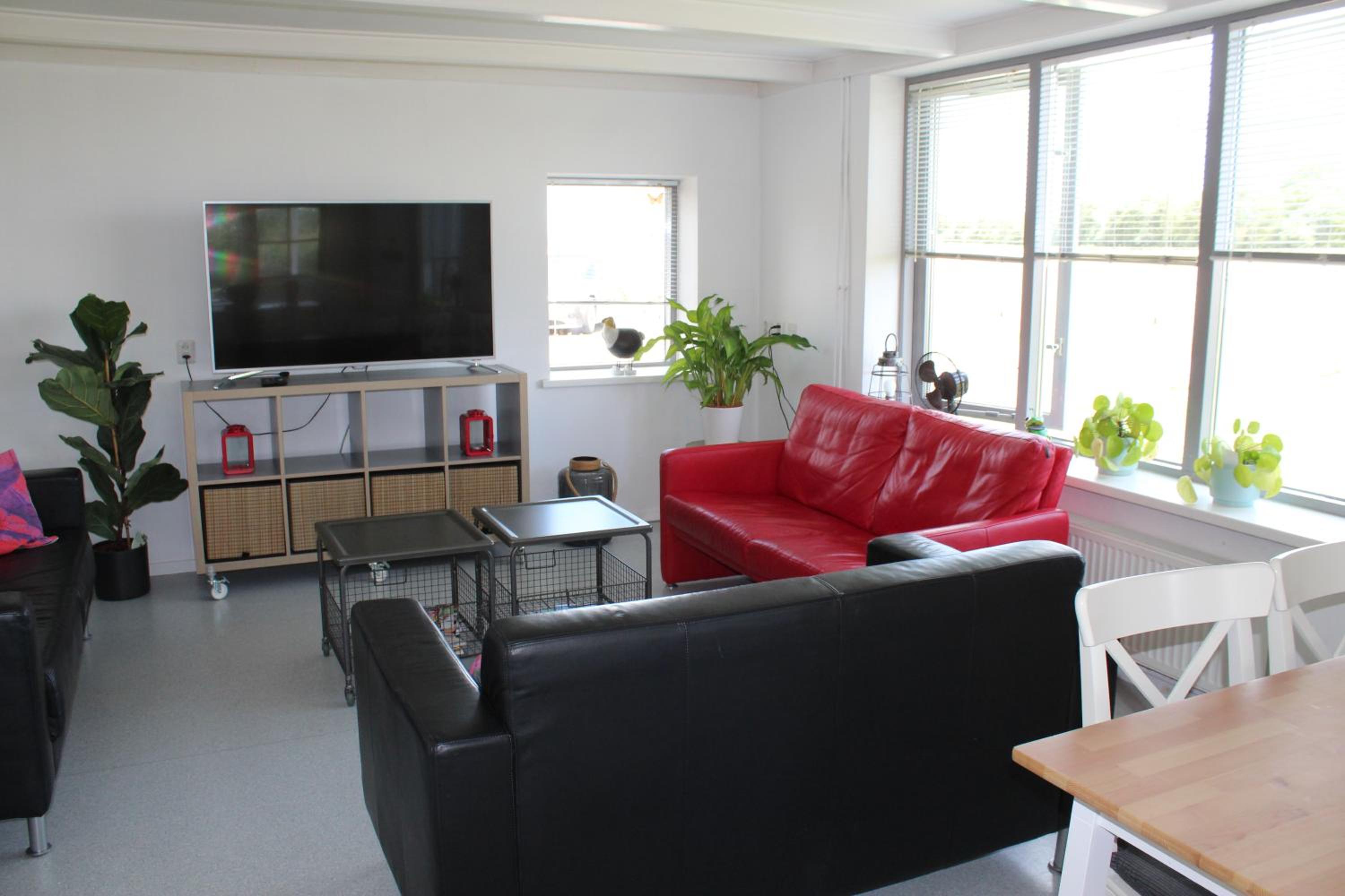 Vrijstaande ruime familiewoning landelijk gelegen view 2