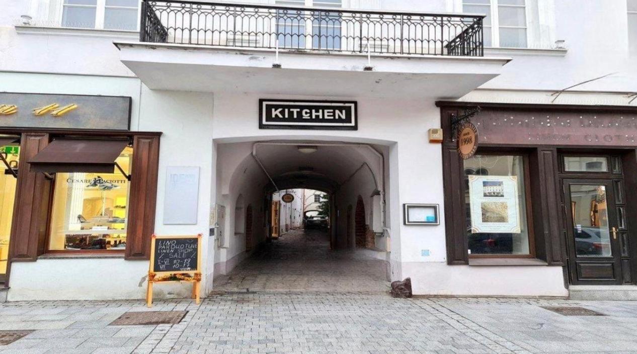 Vilnius town square apartments SELF CHECK-IN 24h by H&H view 4
