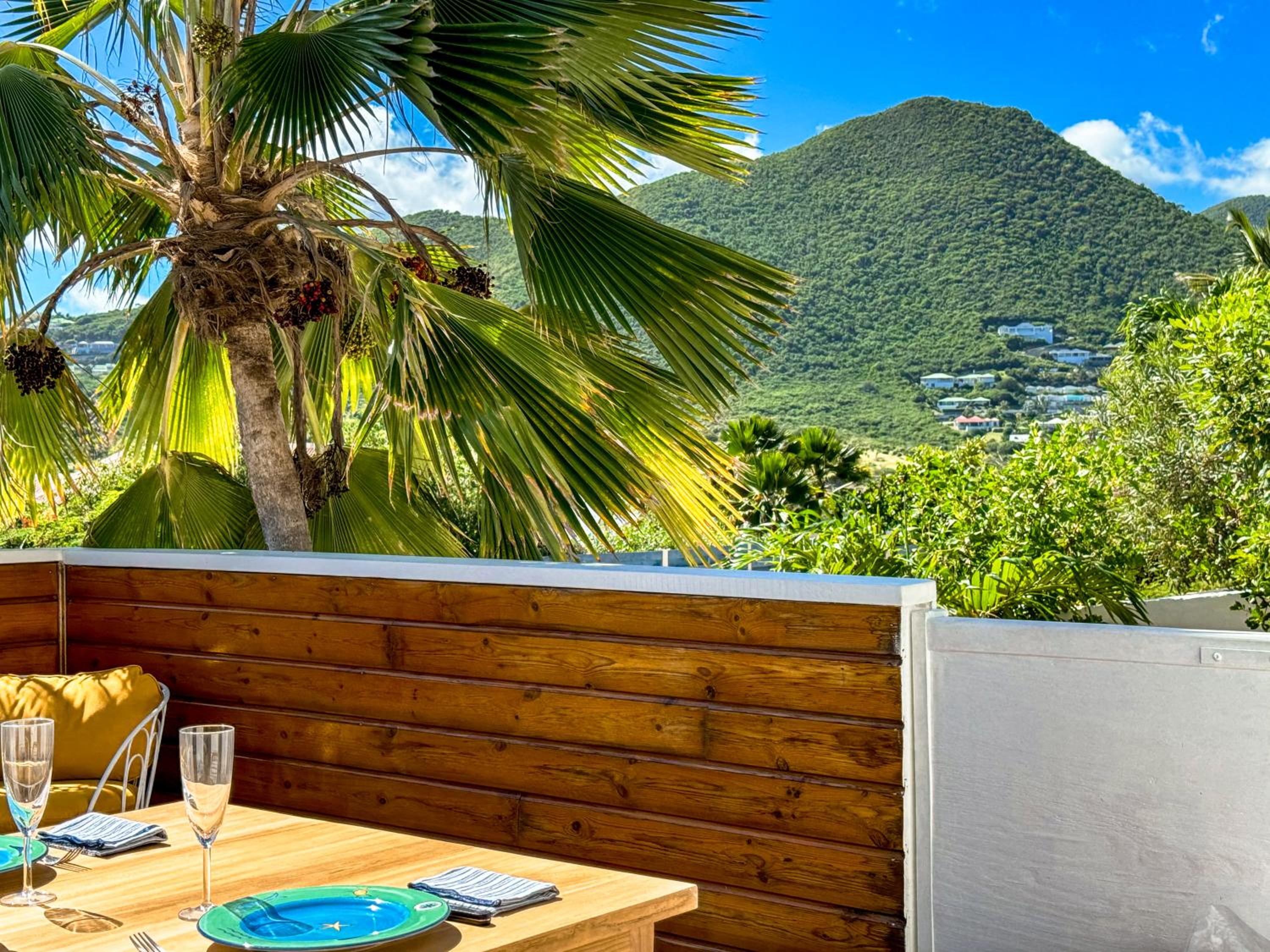 NEW House 2 bathrooms, 3 terraces and ocean view Orient Bay