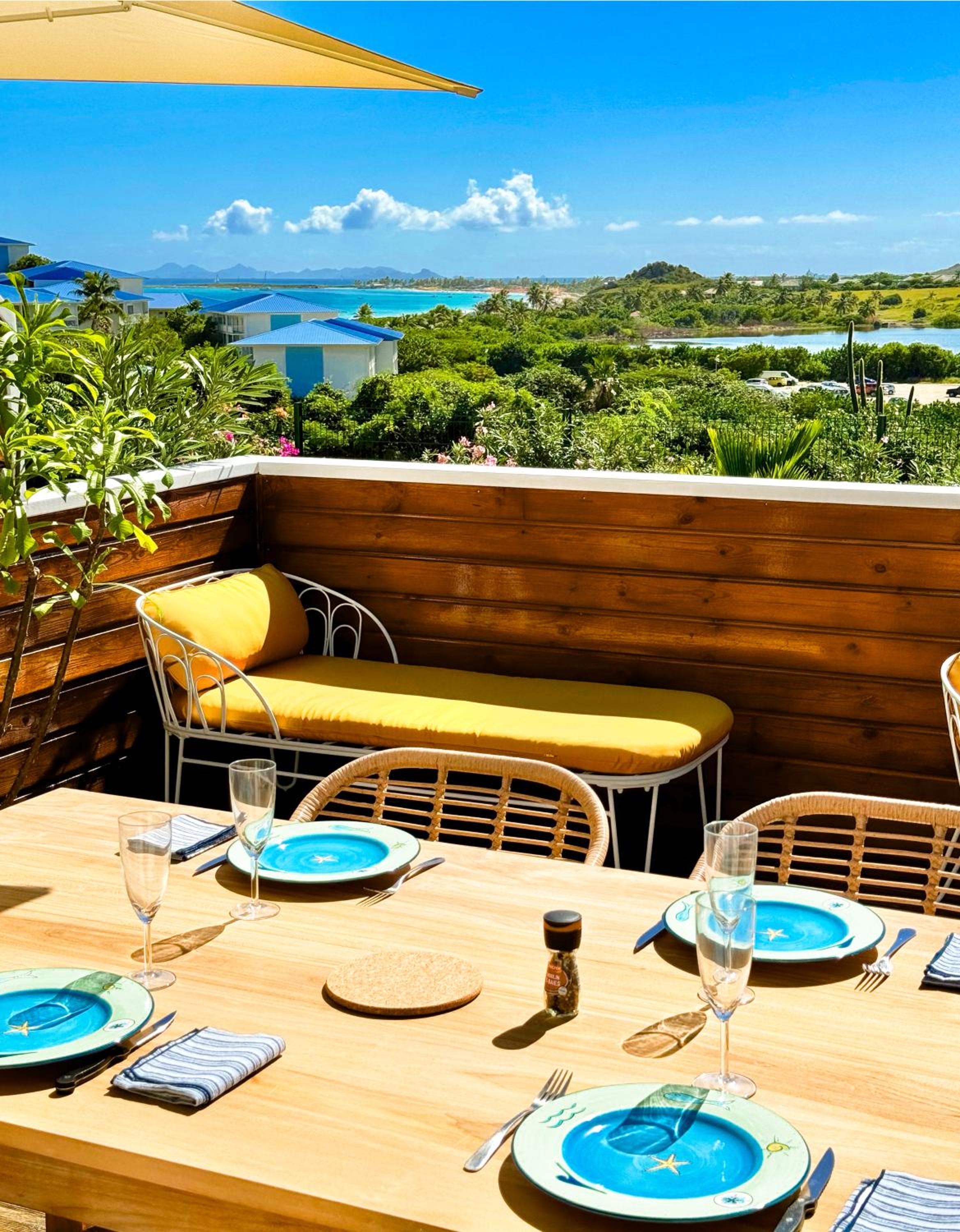 NEW House 2 bathrooms, 3 terraces and ocean view Orient Bay