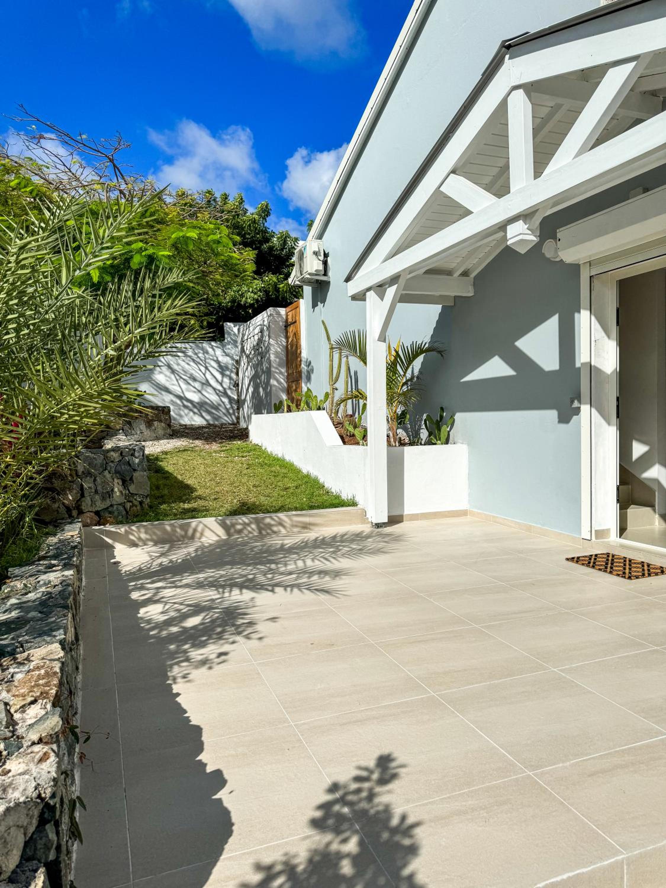 NEW House 2 bathrooms, 3 terraces and ocean view Orient Bay