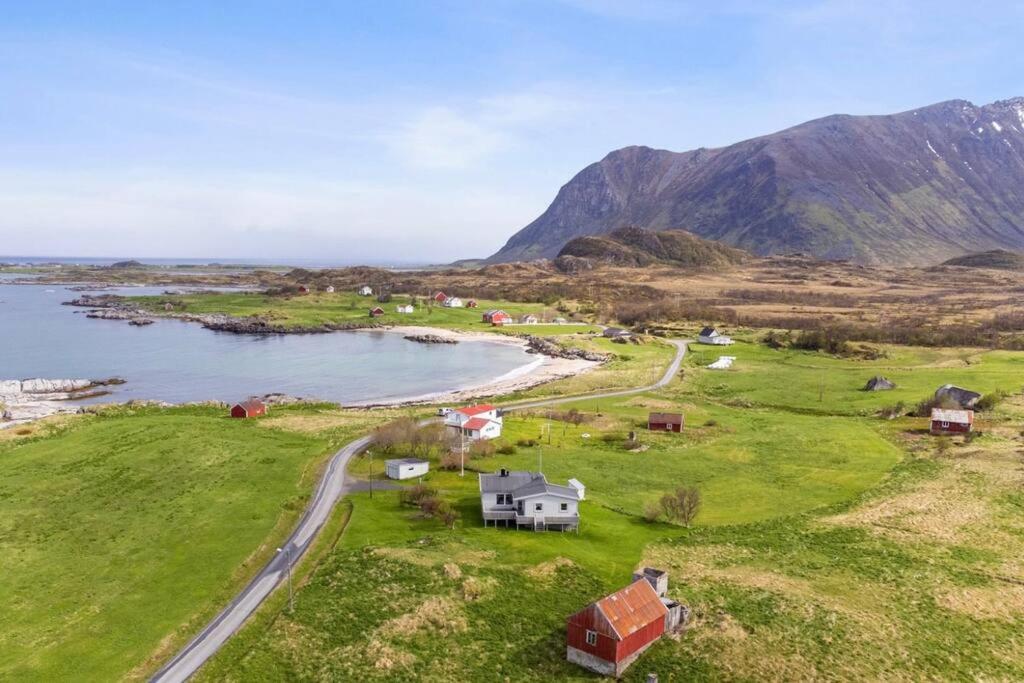 Strandhus med panoramautsikt view 2