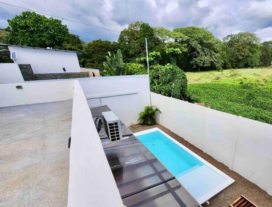 Private pool & rooftop patio Hot tub, AC, WI-FI
