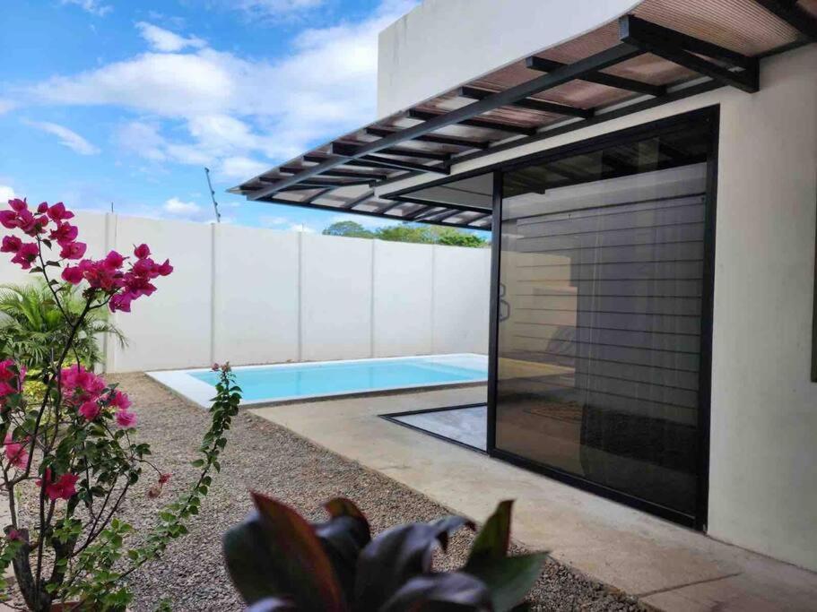 Private pool & rooftop patio Hot tub, AC, WI-FI