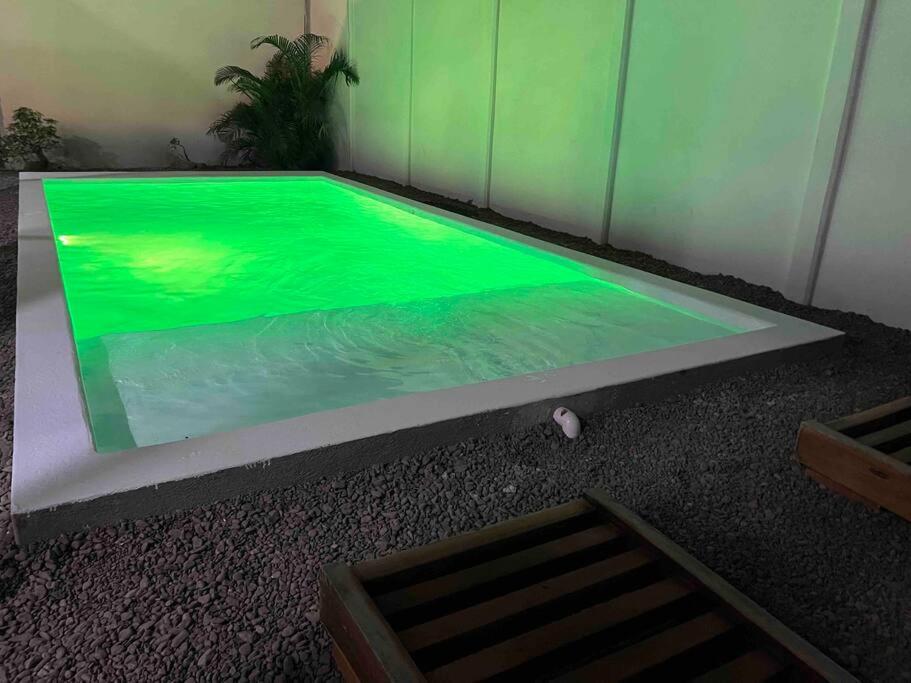 Private pool & rooftop patio Hot tub, AC, WI-FI
