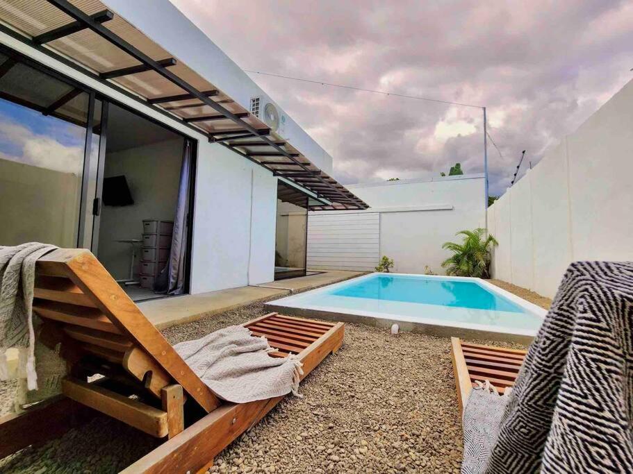 Private pool & rooftop patio Hot tub, AC, WI-FI