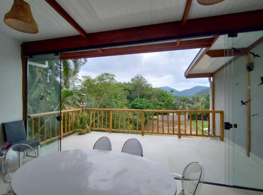 Casa 3 suítes piscina churrasqueira vista natureza