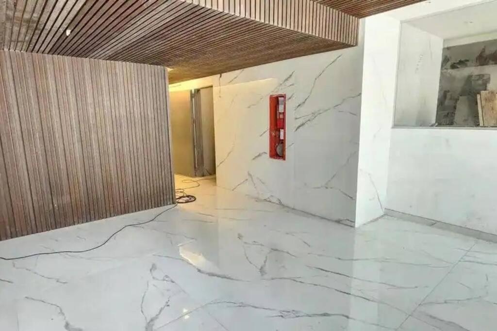 Penthouse Panorámico a Estrenar en Sofisticado Barrio y Edificio 100m2 Piscina Salon de Eventos Gym