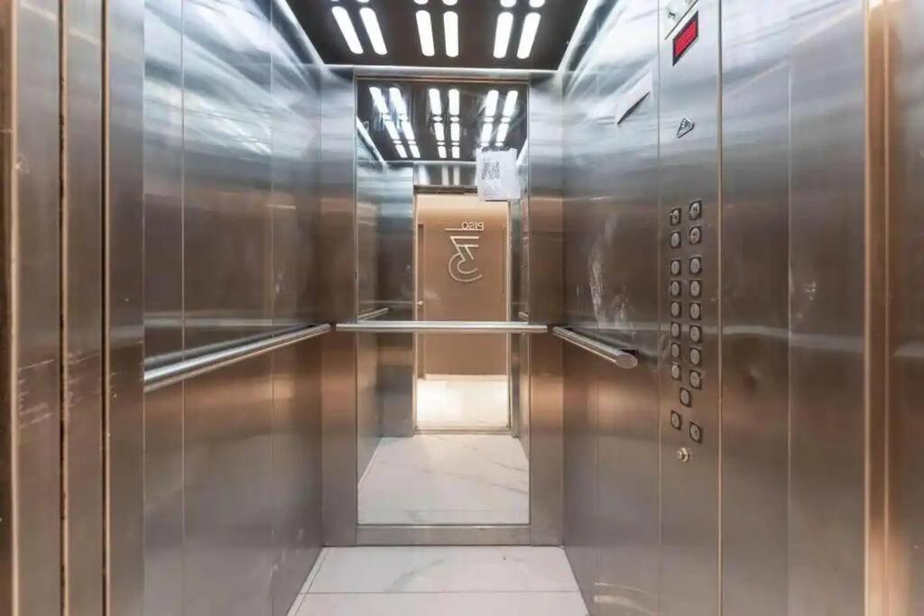Penthouse Panorámico a Estrenar en Sofisticado Barrio y Edificio 100m2 Piscina Salon de Eventos Gym