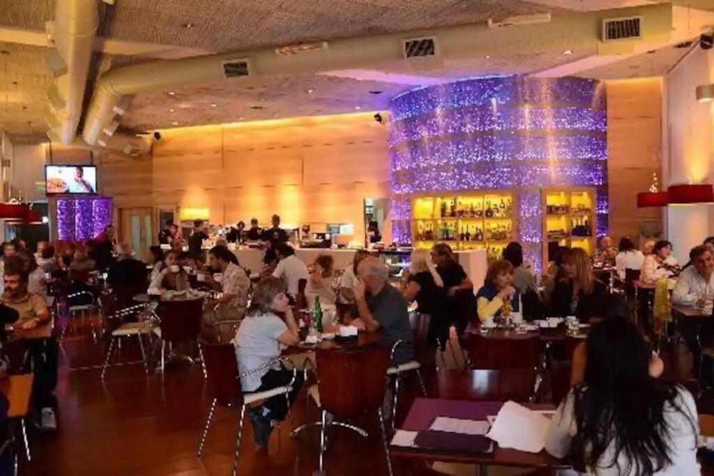 Penthouse Panorámico a Estrenar en Sofisticado Barrio y Edificio 100m2 Piscina Salon de Eventos Gym