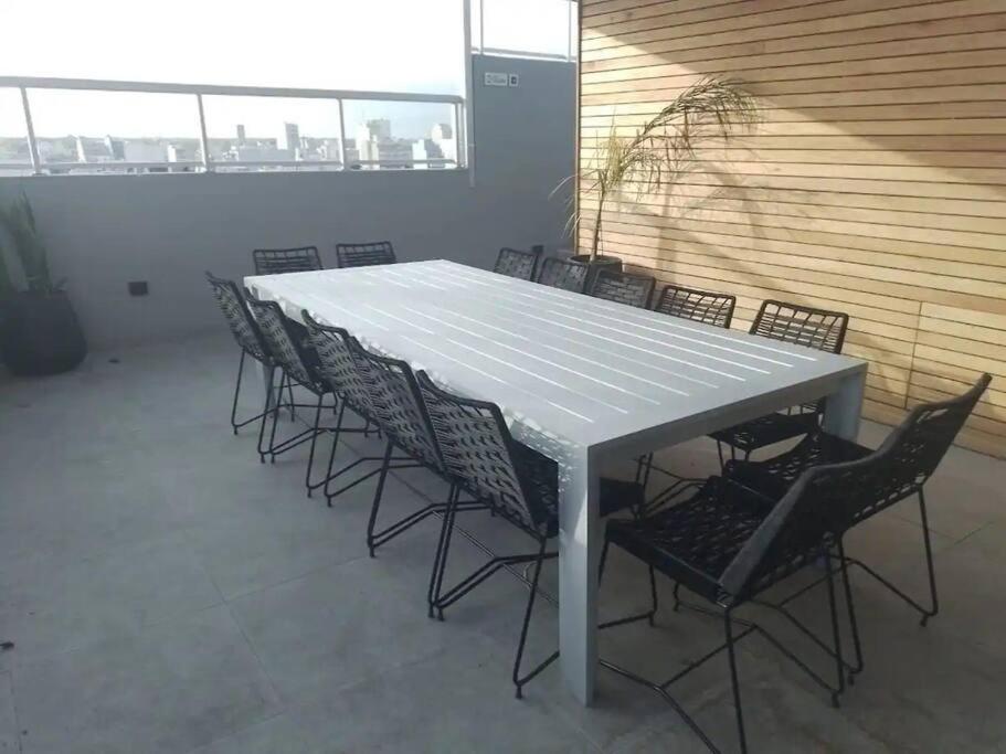 Penthouse Panorámico a Estrenar en Sofisticado Barrio y Edificio 100m2 Piscina Salon de Eventos Gym