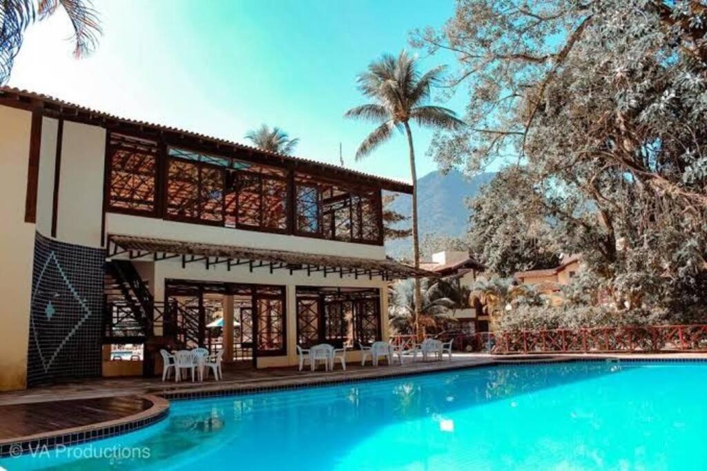 B12 Casa em Maresias condomínio a 50 metros da praia