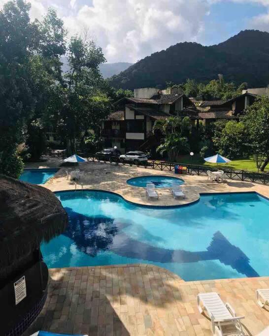 B12 Casa em Maresias condomínio a 50 metros da praia