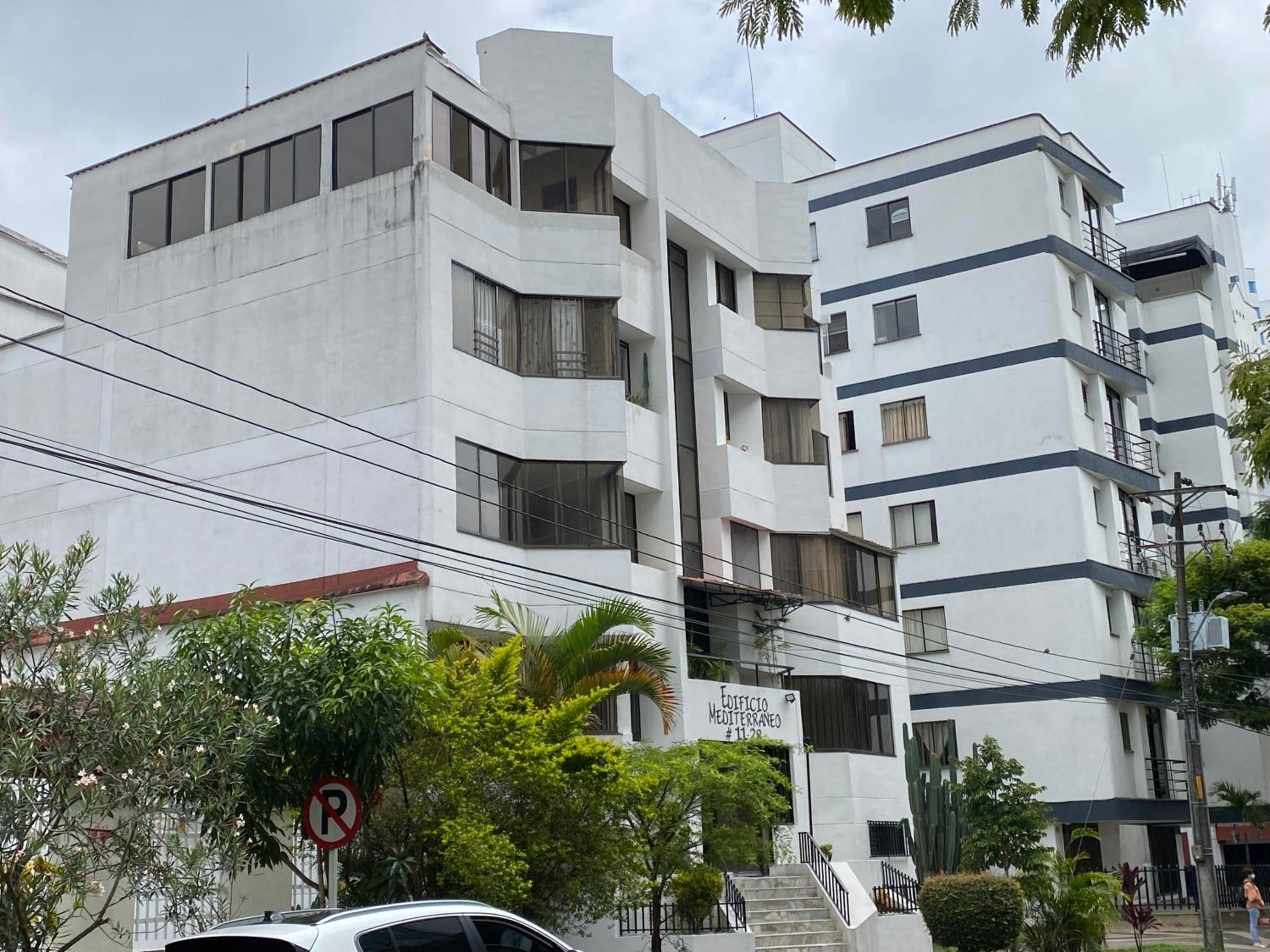 Edificio Mediterraneo Pinares