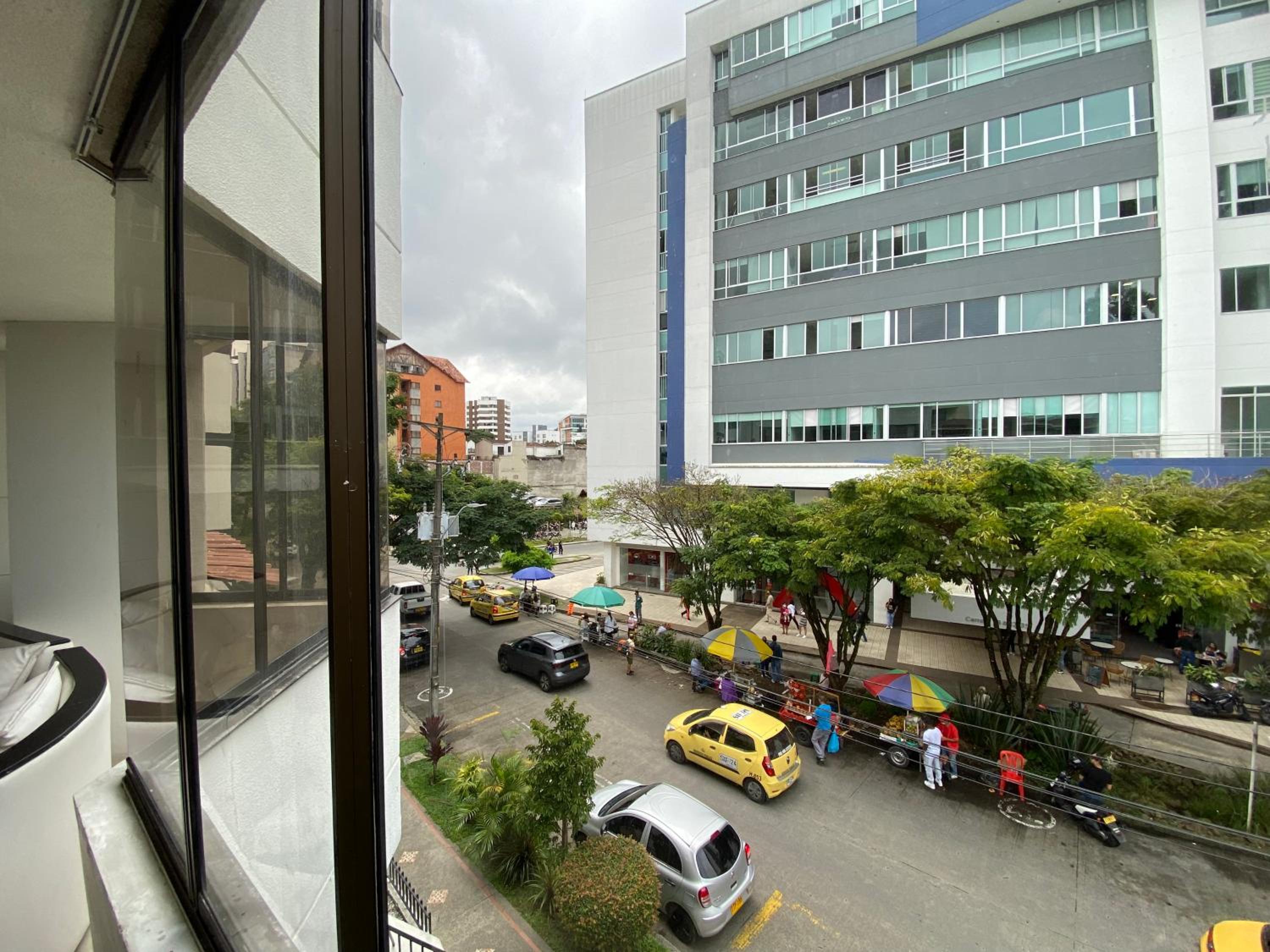 Edificio Mediterraneo Pinares