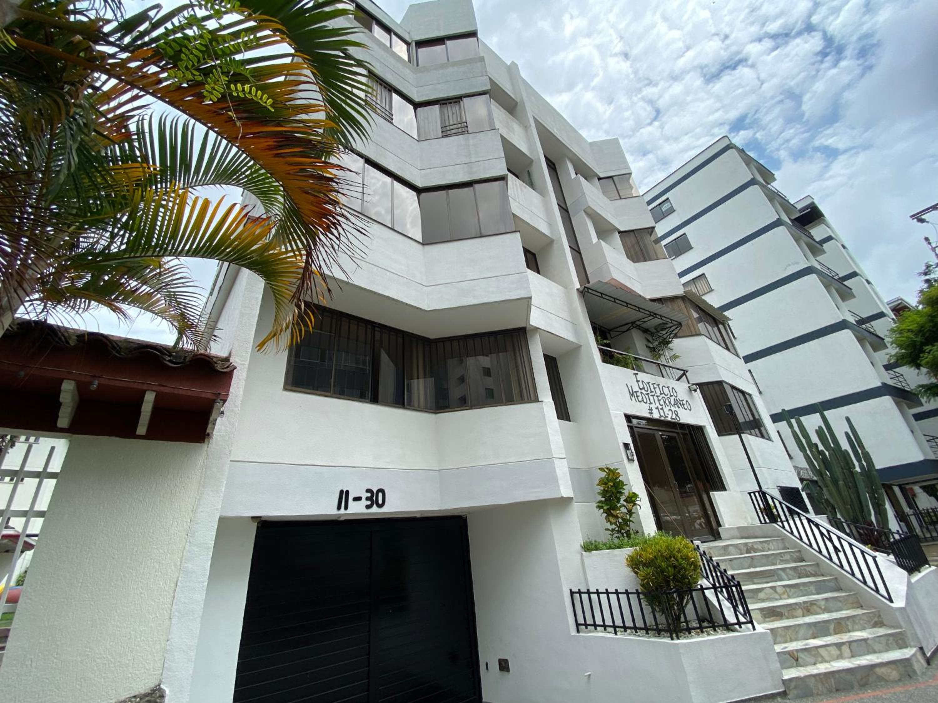 Edificio Mediterraneo Pinares