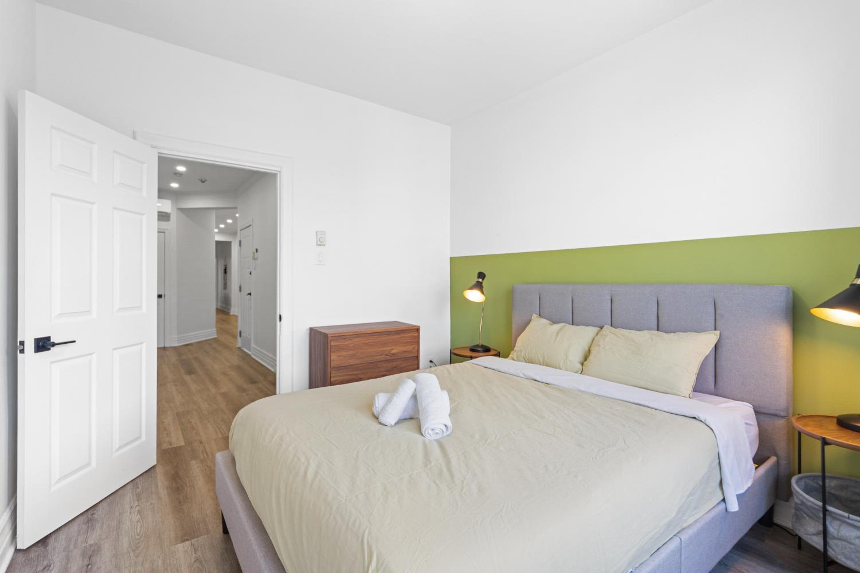 Modern and cozy 4 bedrooms sleep 12
