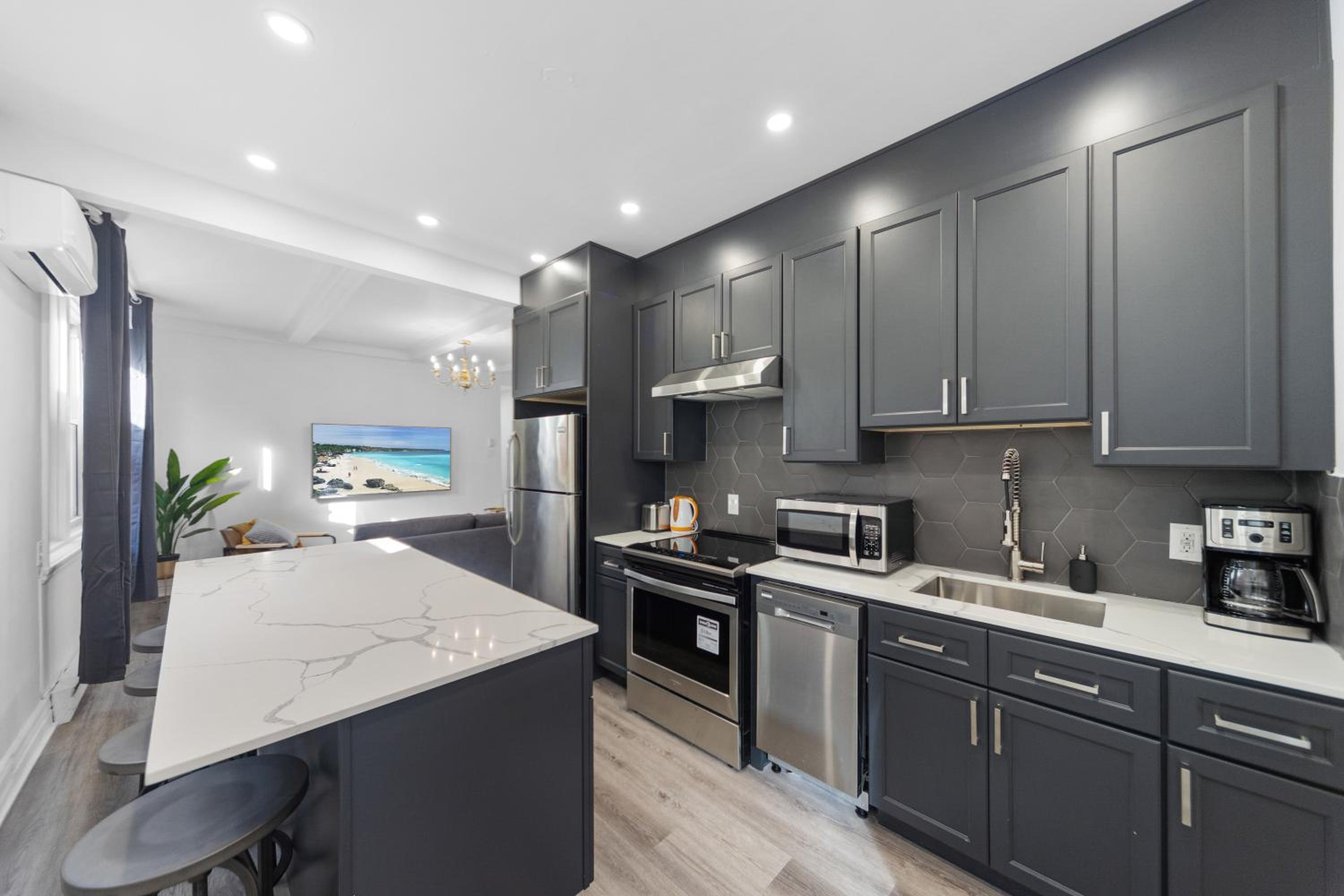 Modern and cozy 4 bedrooms sleep 12