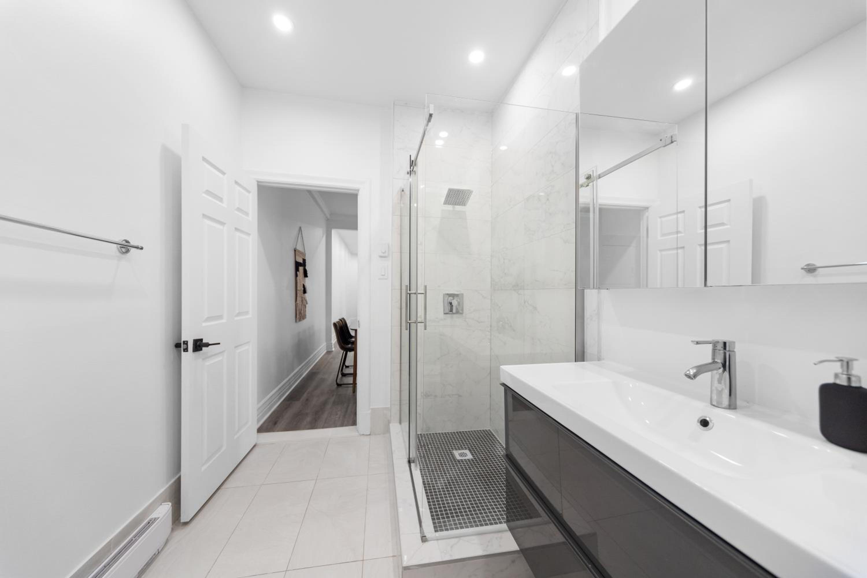 Modern and cozy 4 bedrooms sleep 12
