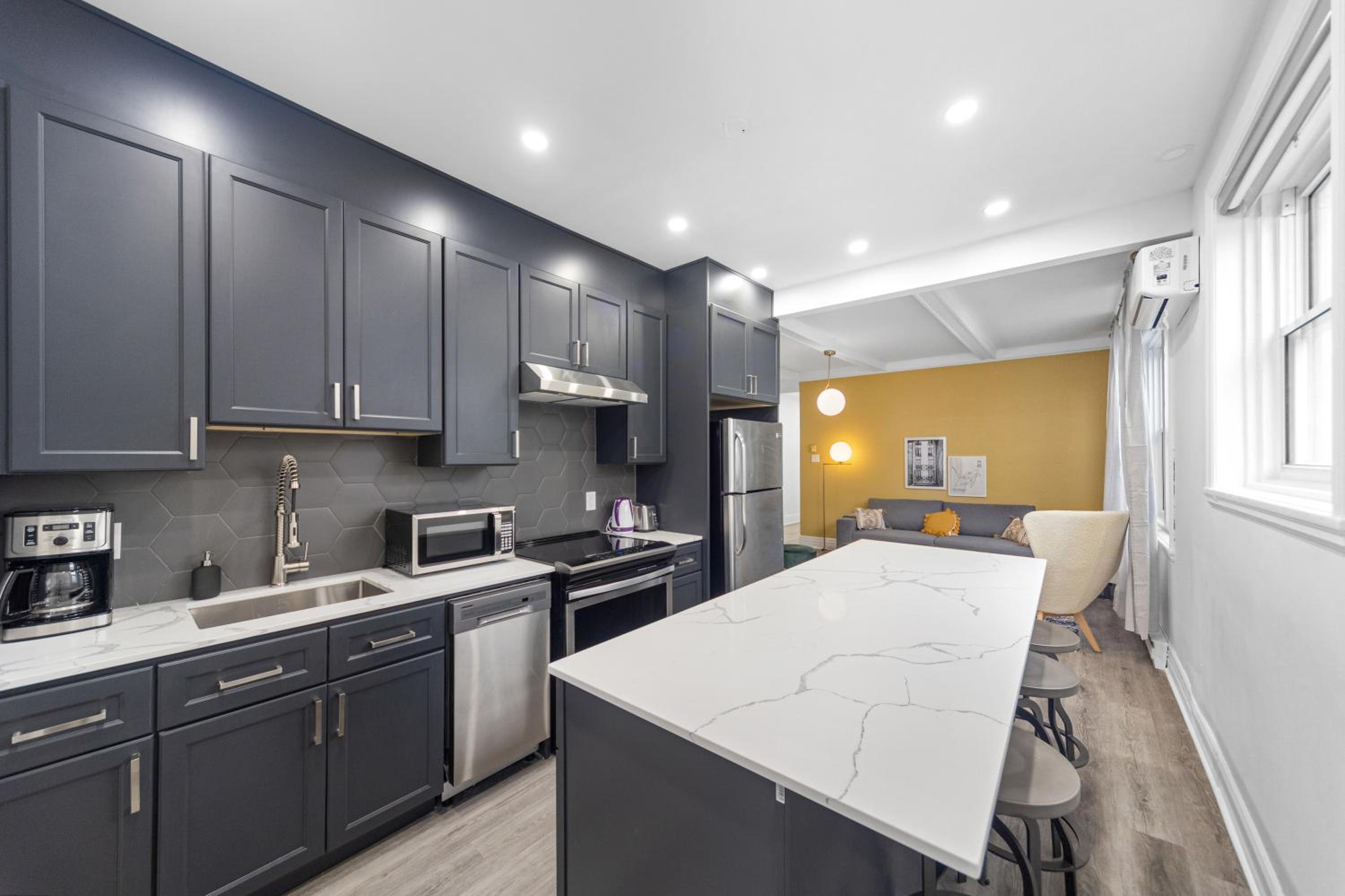 Modern and cozy 4 bedrooms sleep 12