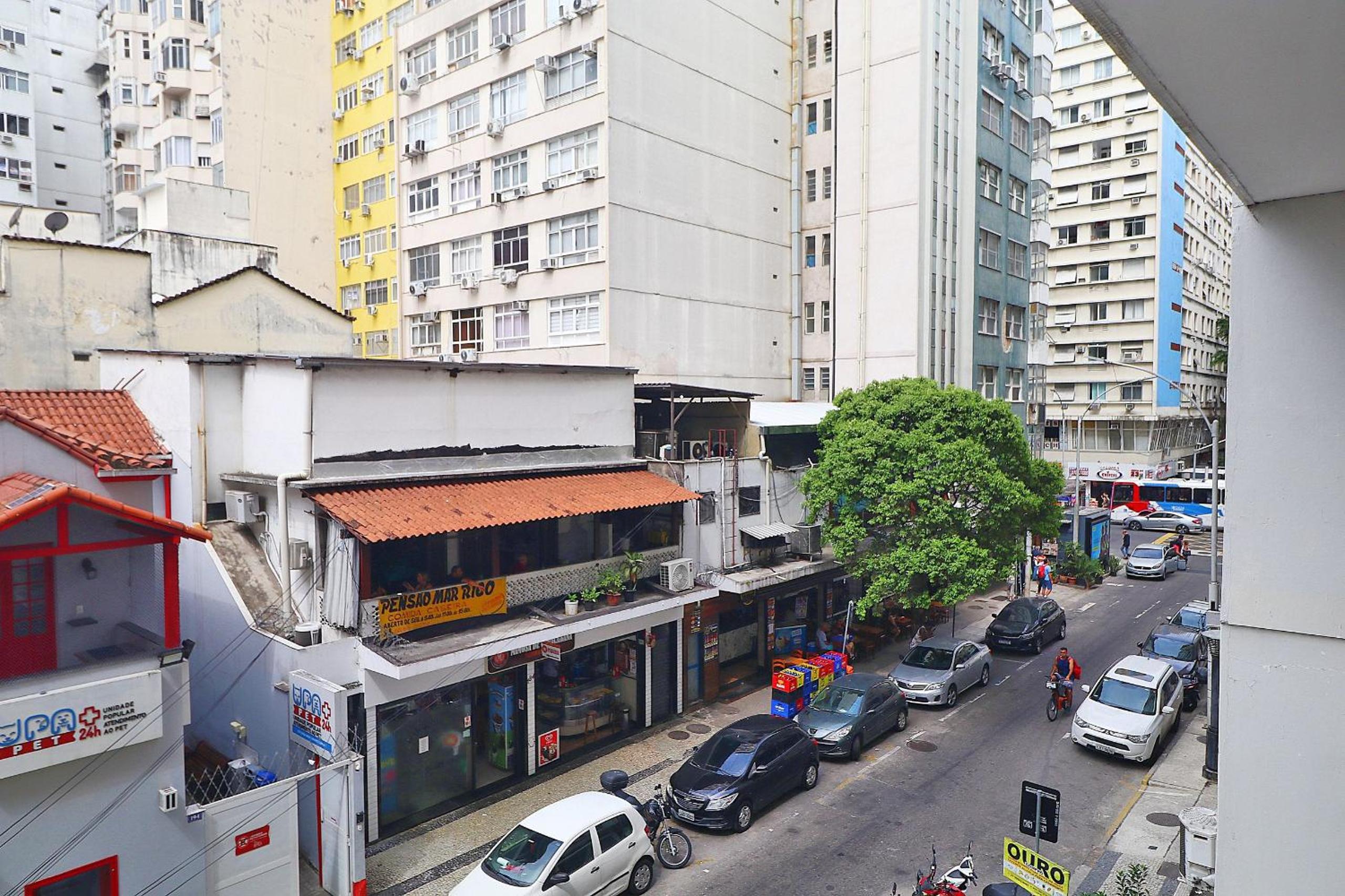 Apartamento silencioso para 6 pessoas, 2 quadras da praia, próximo a bares, restaurantes e metrô