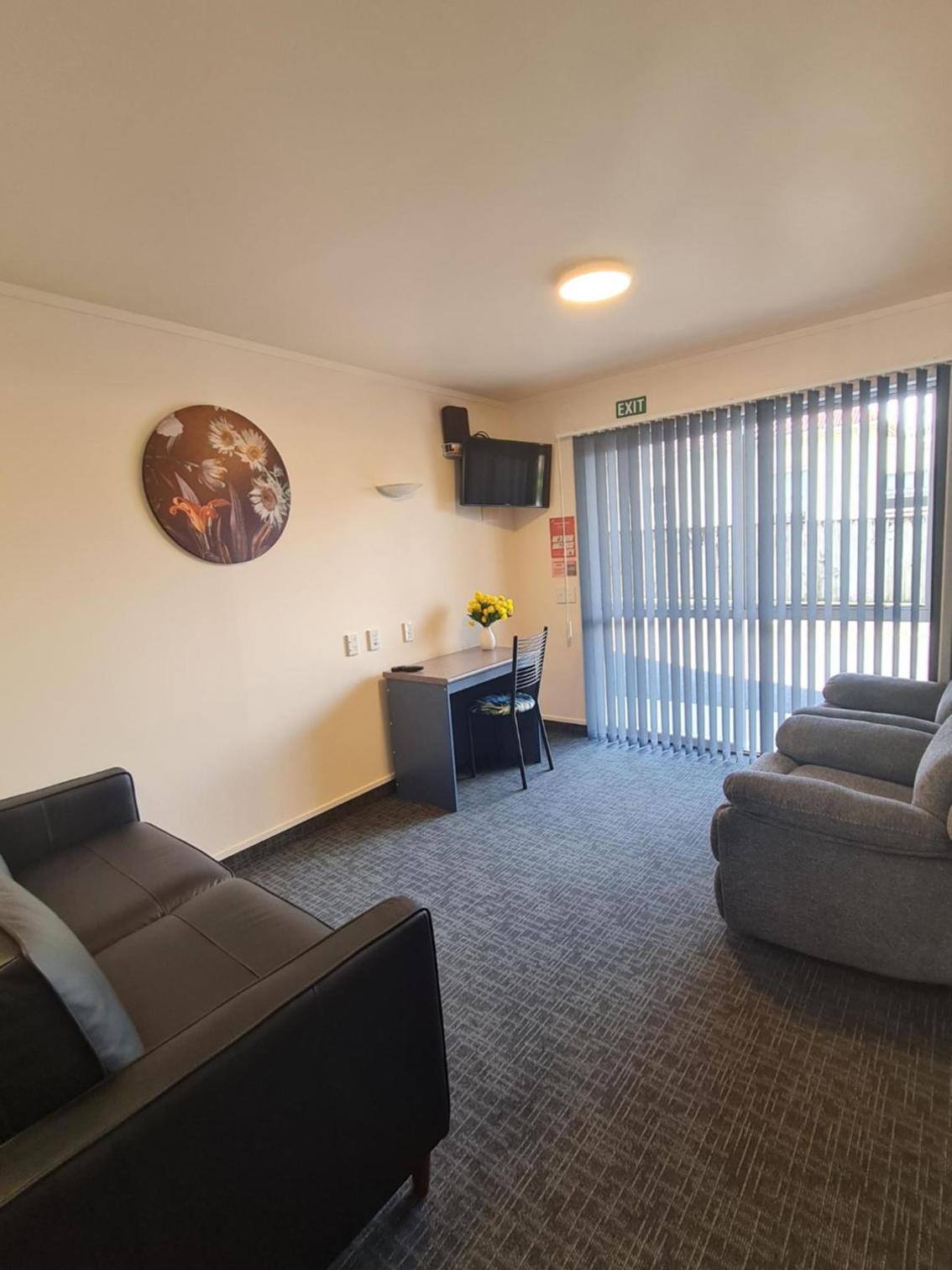 Avenue Heights Motel