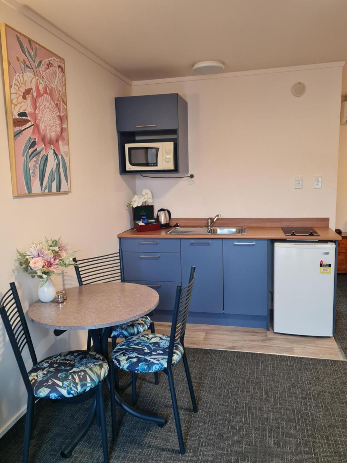 Avenue Heights Motel
