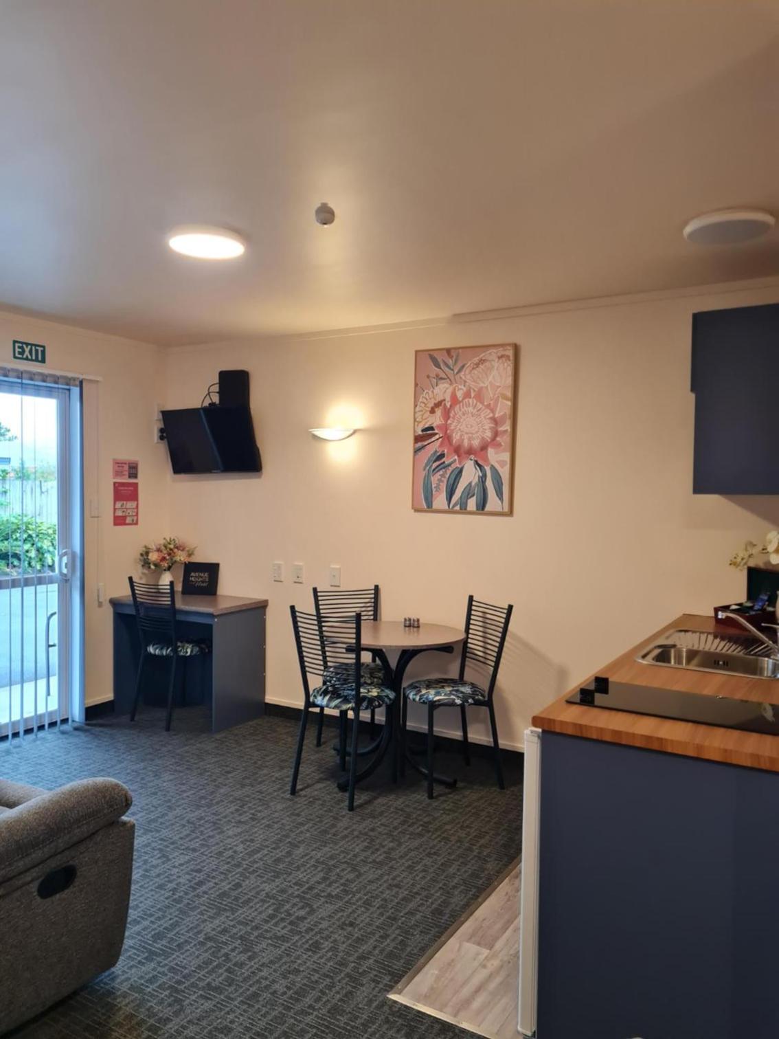 Avenue Heights Motel