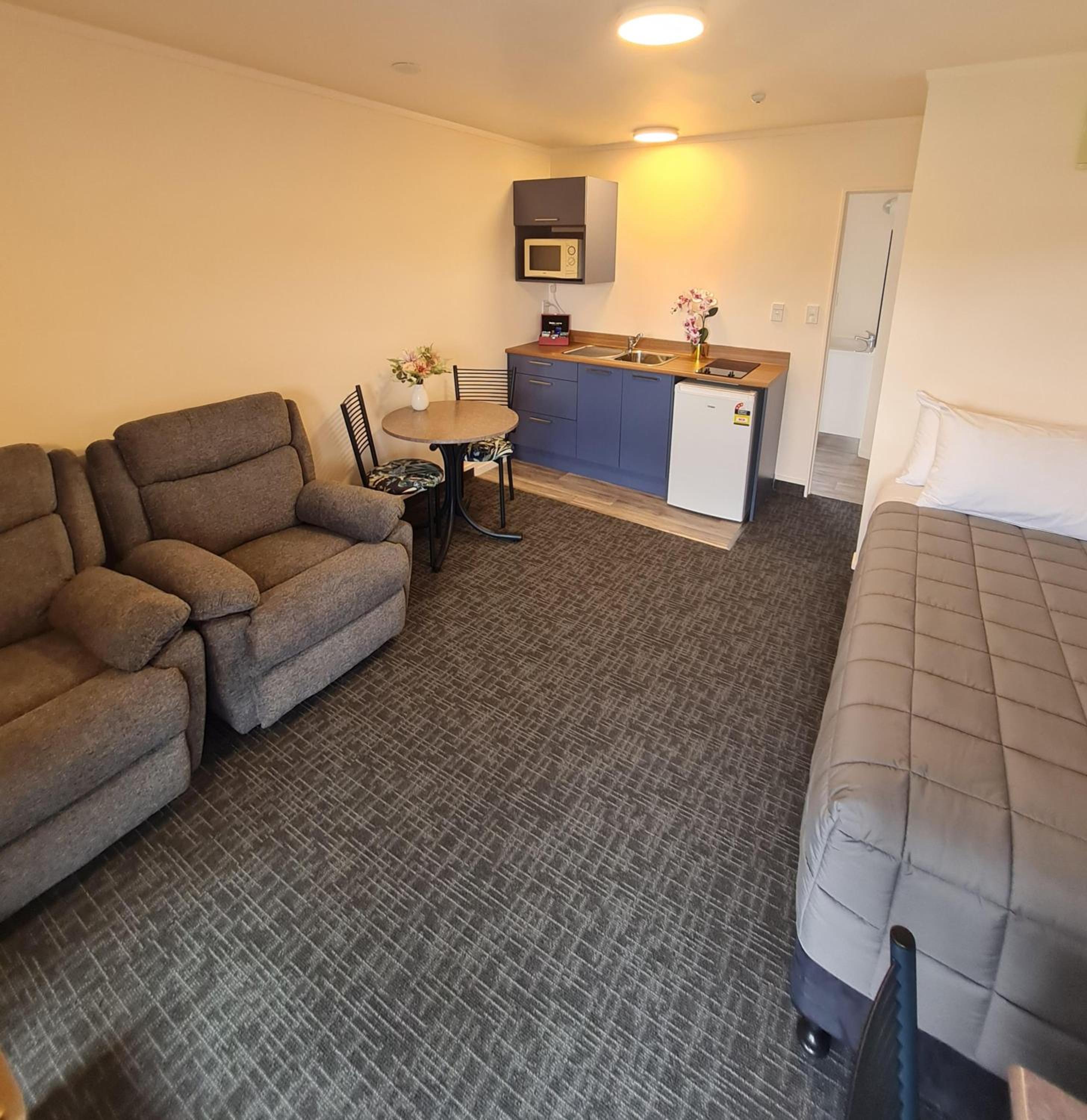 Avenue Heights Motel