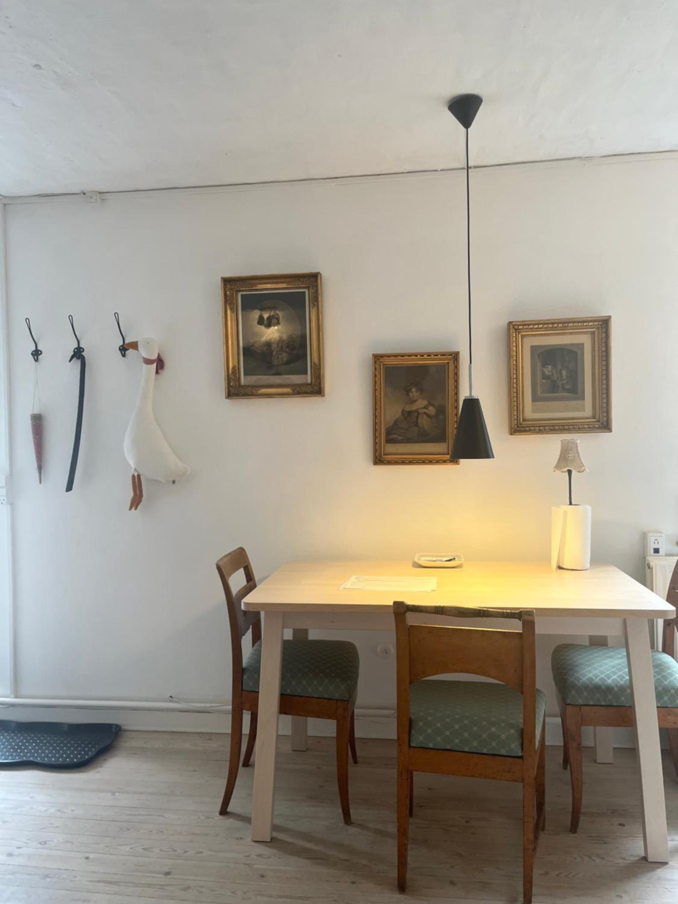 AppleFlower Farm retro apartment
