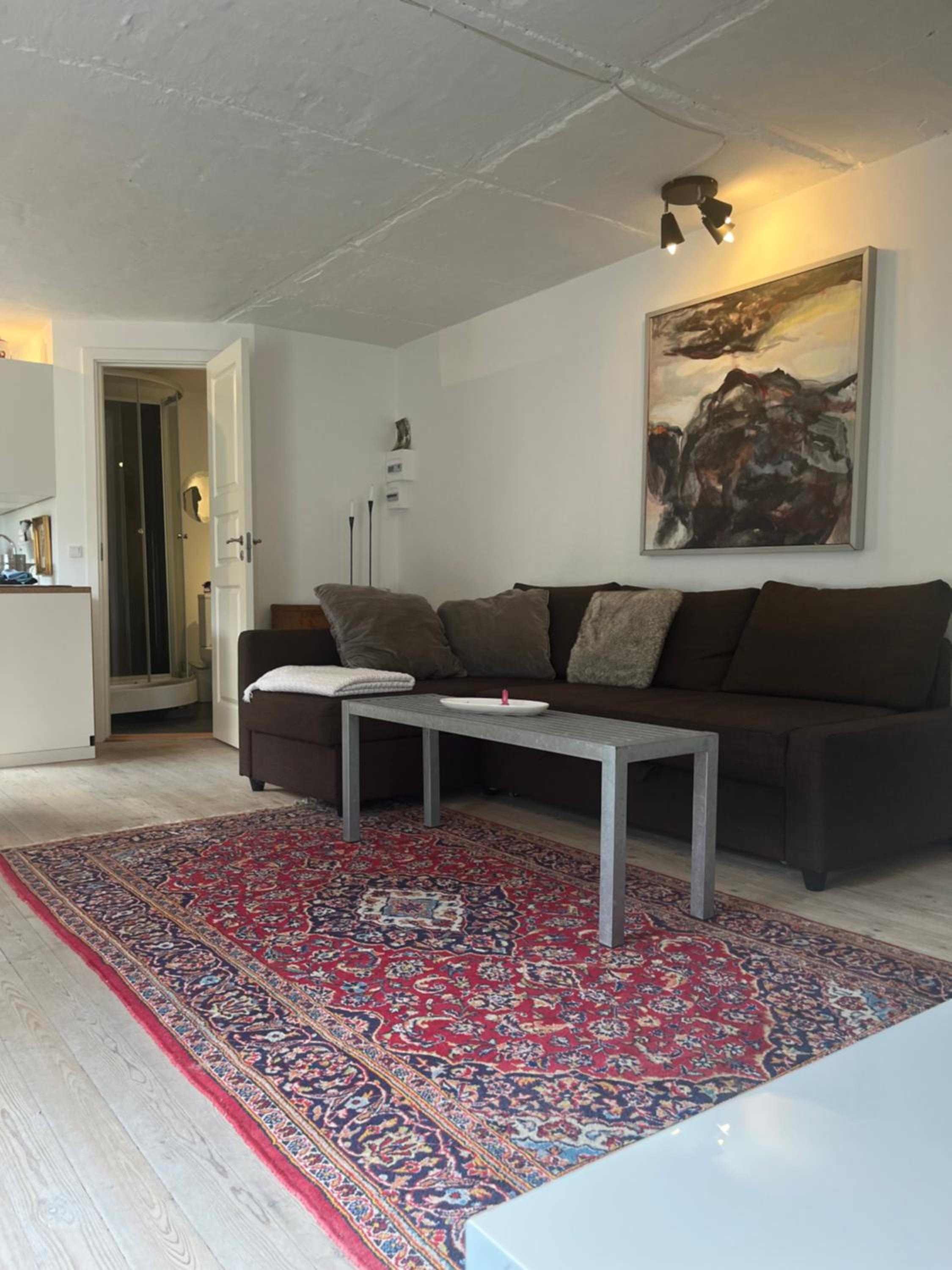 AppleFlower Farm retro apartment