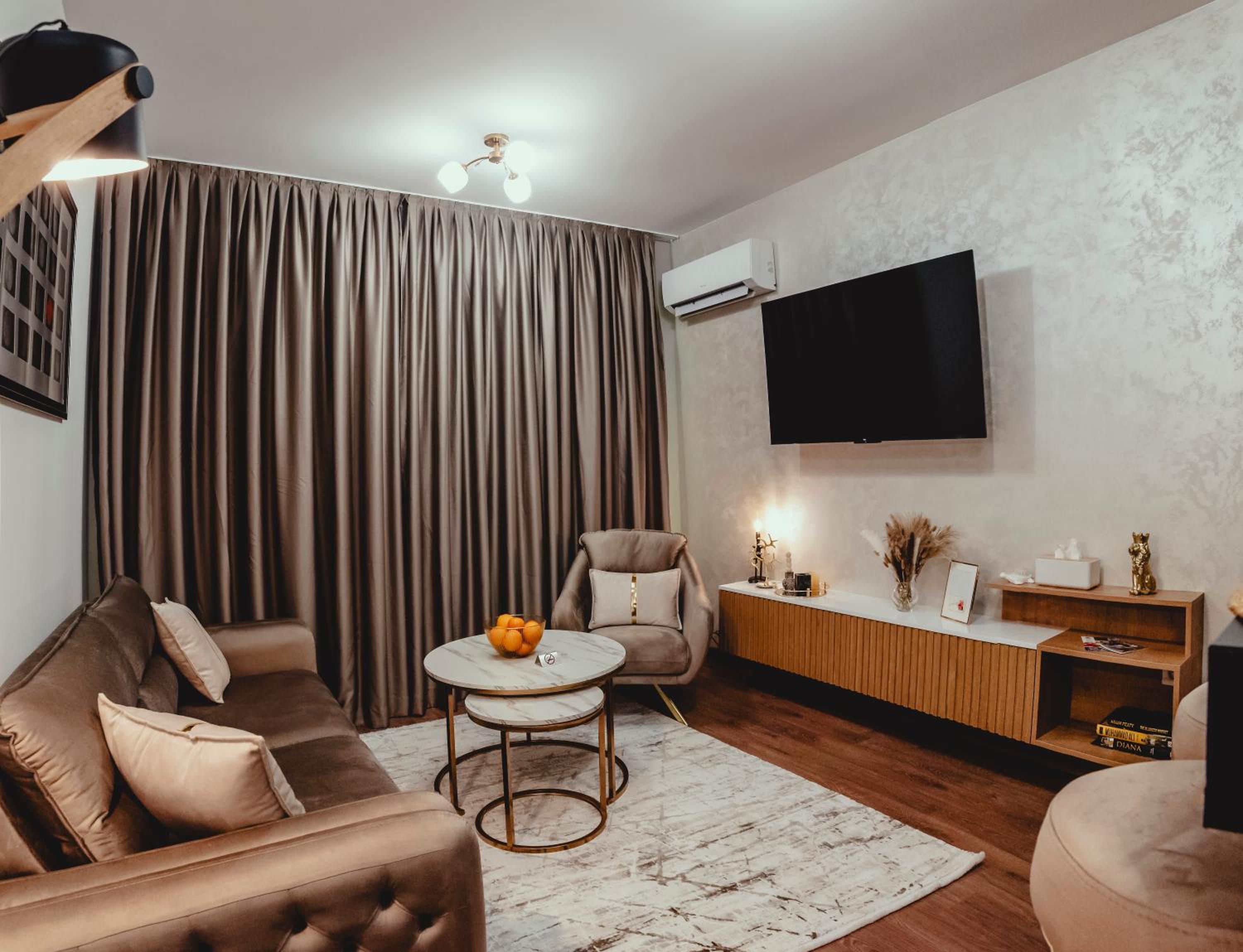 Elegant Living Apartment 2