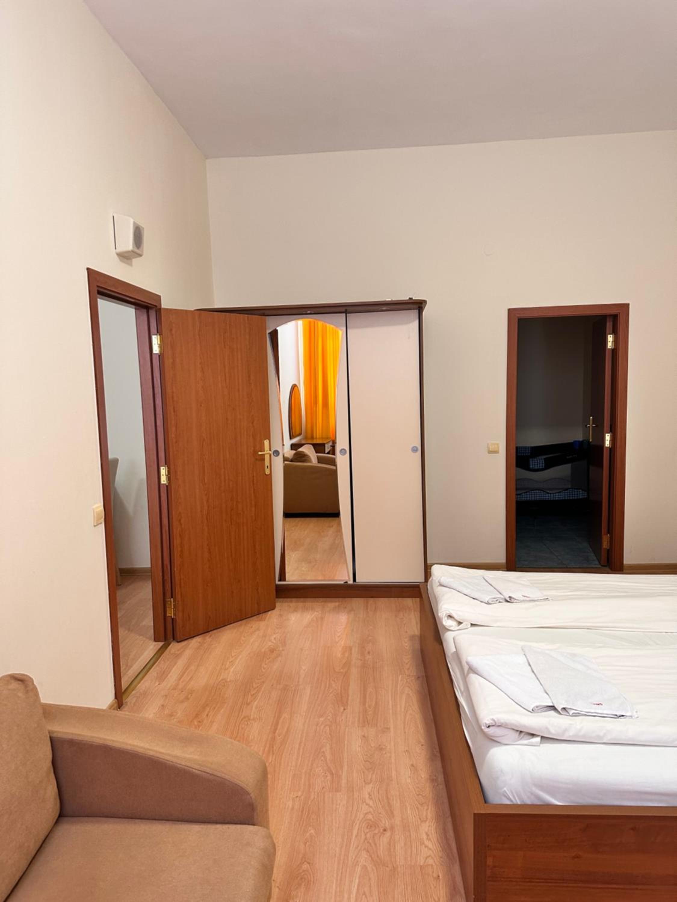Stylish one bedroomed apartment 112 in main Flora building