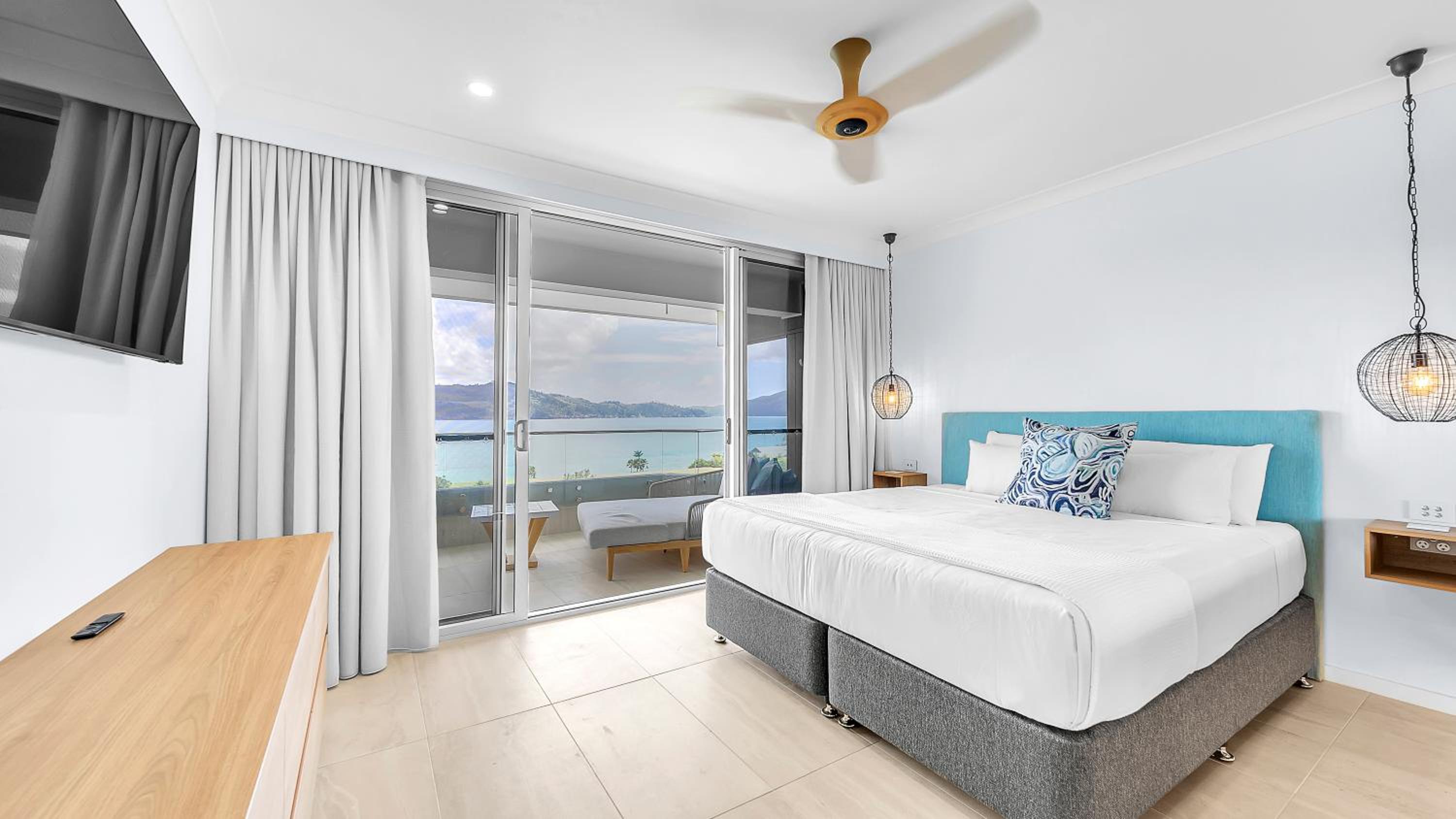 The Elite F208 by HamoRent on Hamilton Island view 4