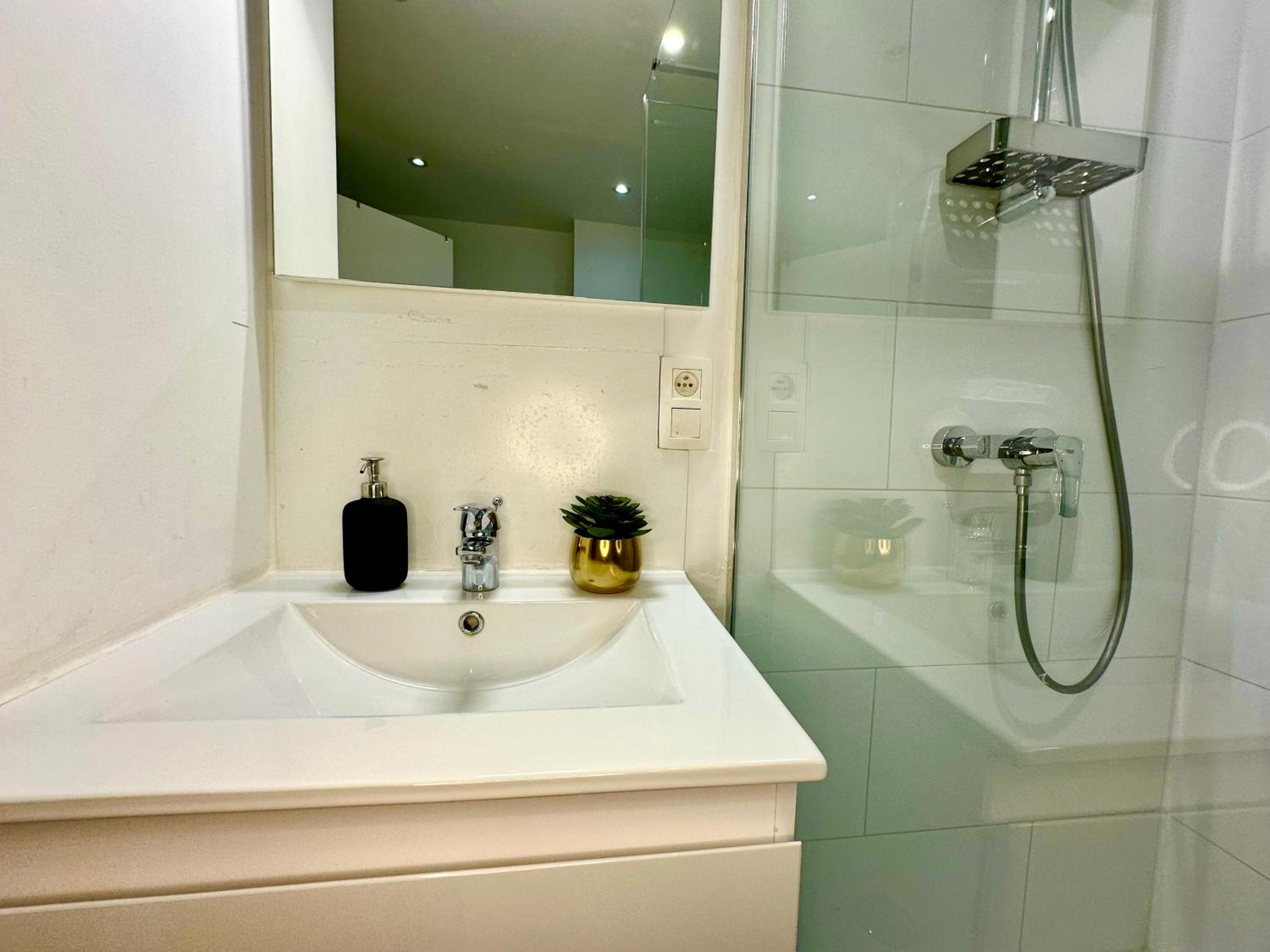 Luxury Suites Mons by Rikas Hotels