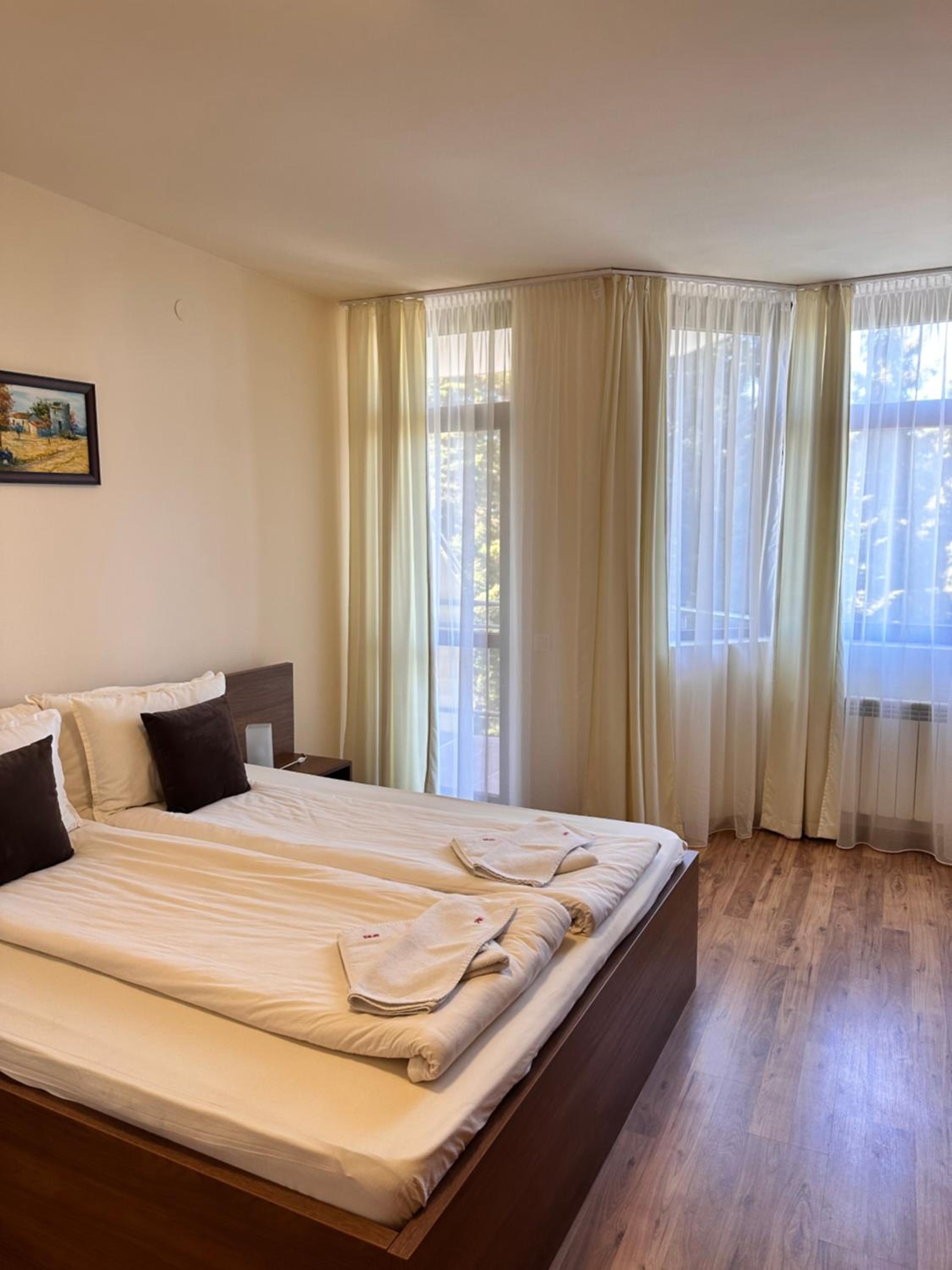 Large size apartment sleep 6 in Flora main building
