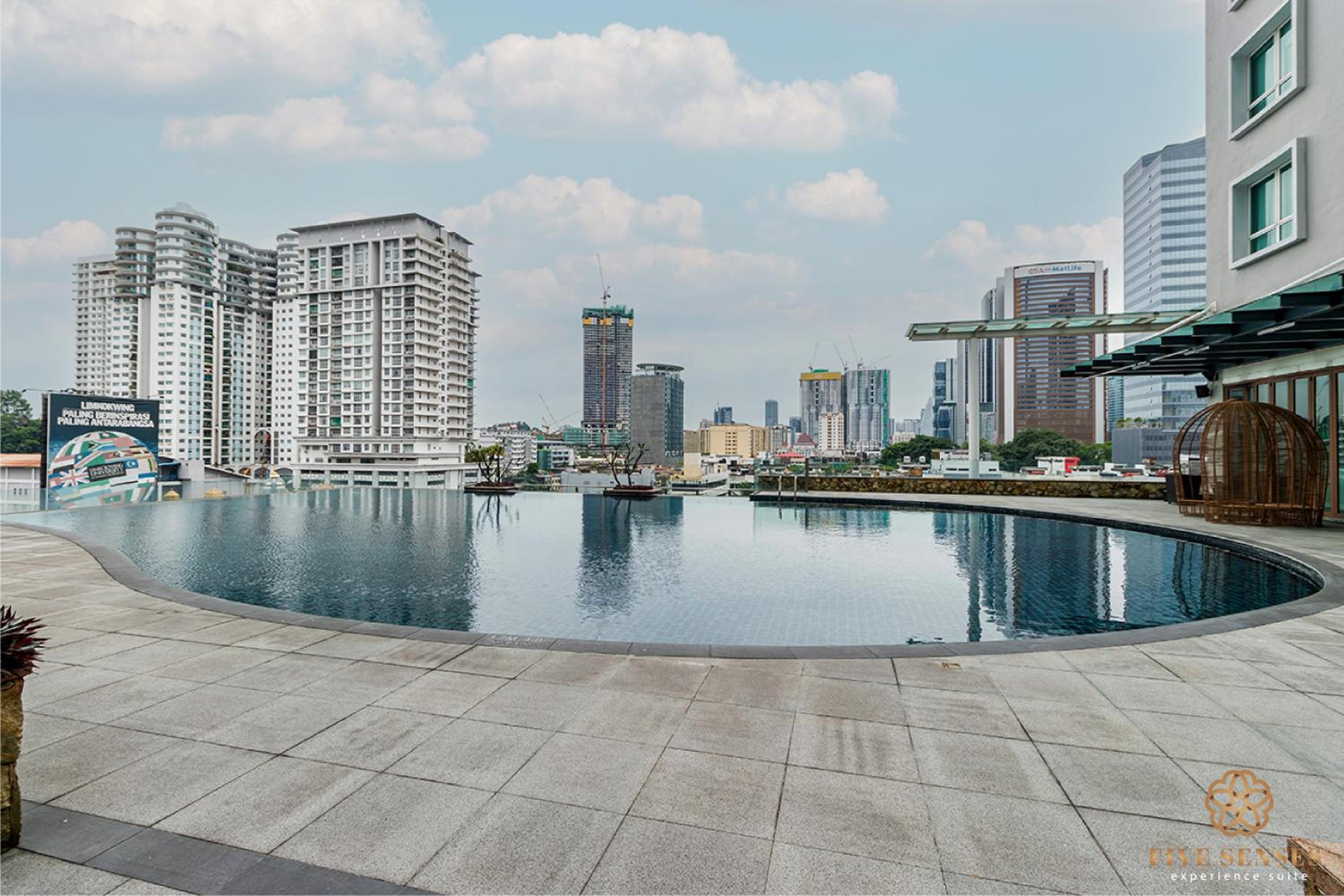 Dua Sentral Signature Suites