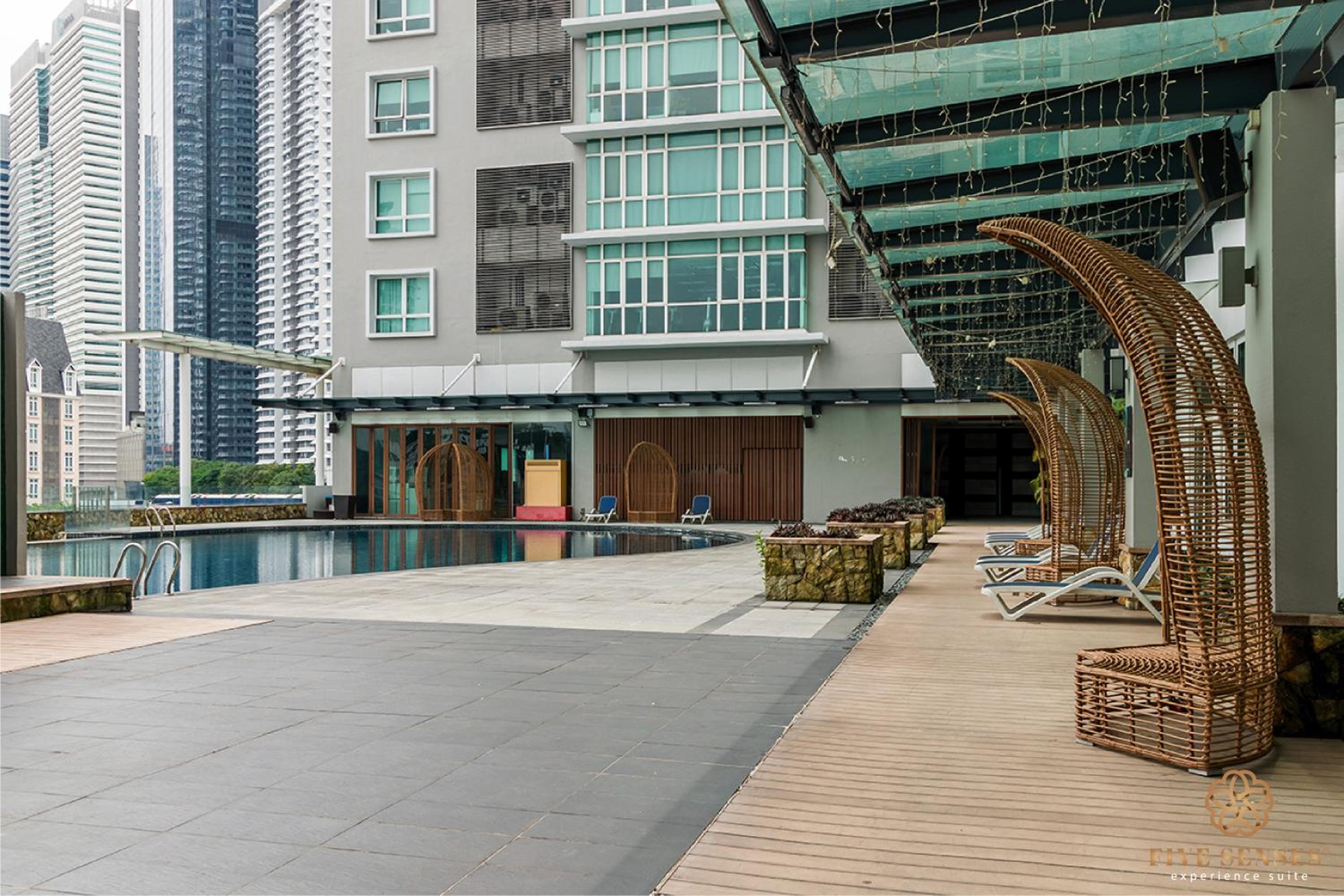Dua Sentral Signature Suites