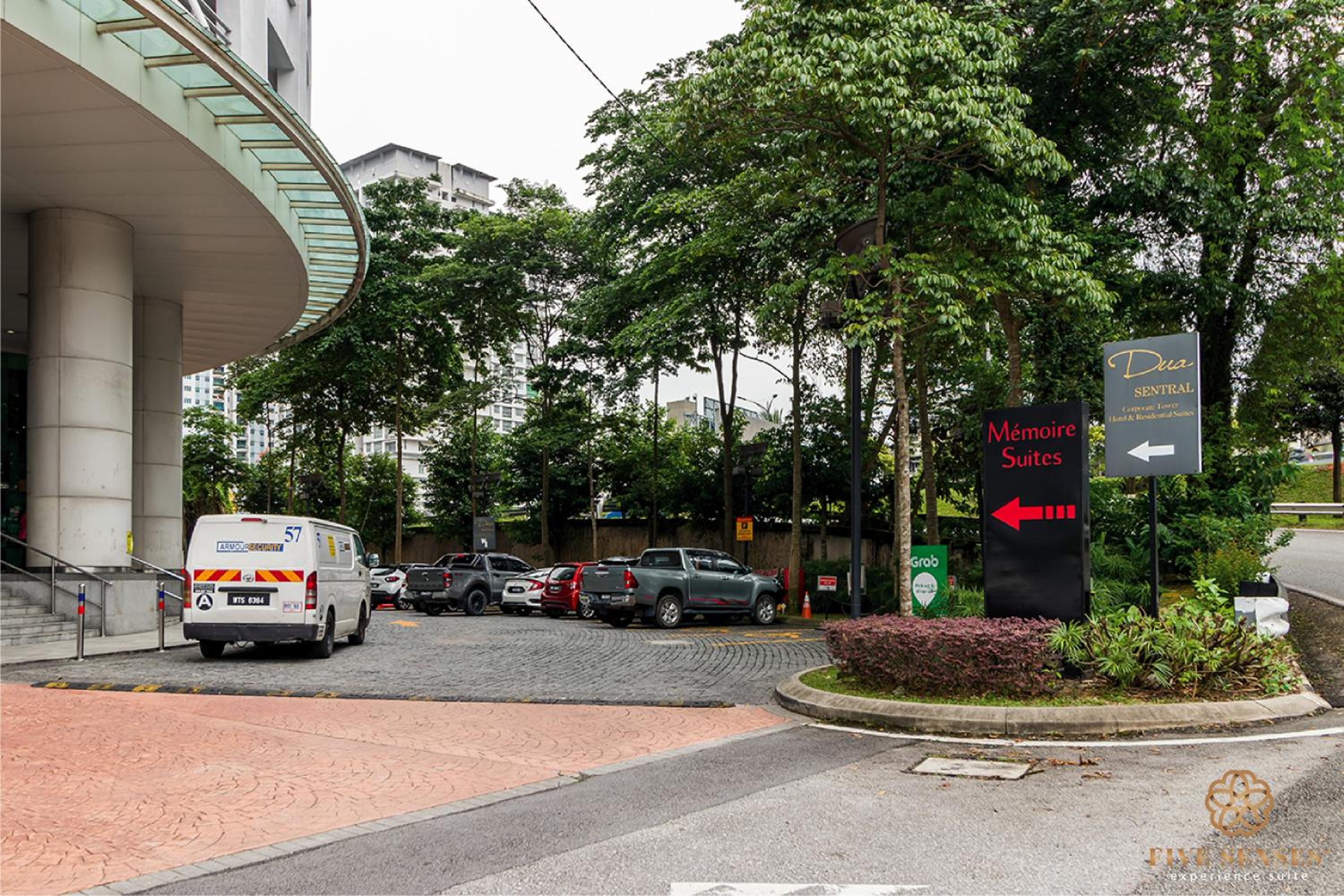 Dua Sentral Signature Suites