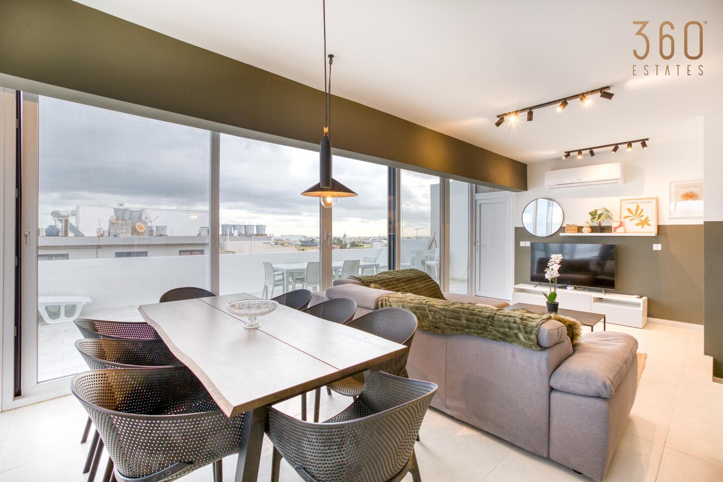 LUX Duplex Penthouse w/ Expansive Rooftop Terrace by 360 Estates photo 5