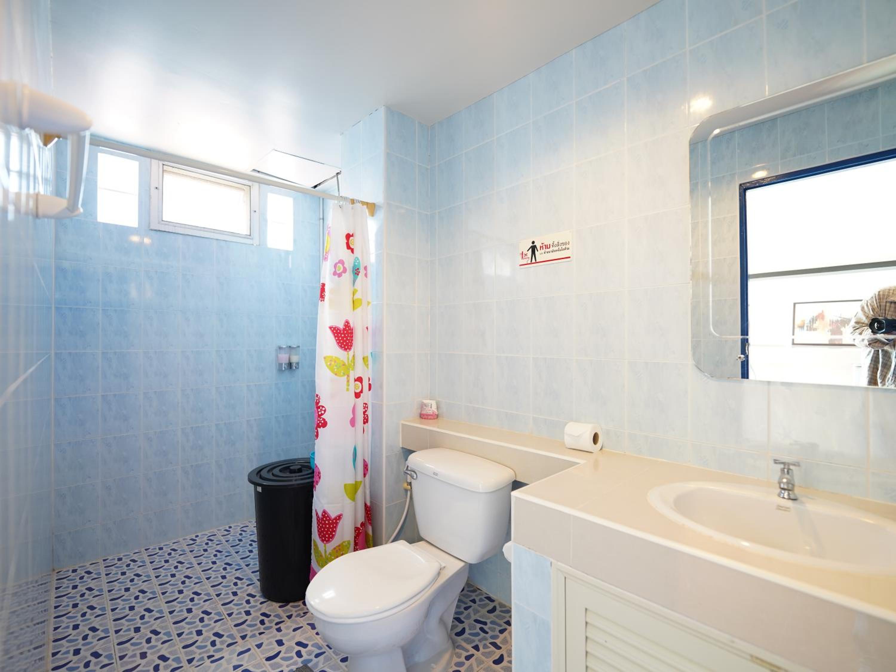 RoomQuest One Bangsaray