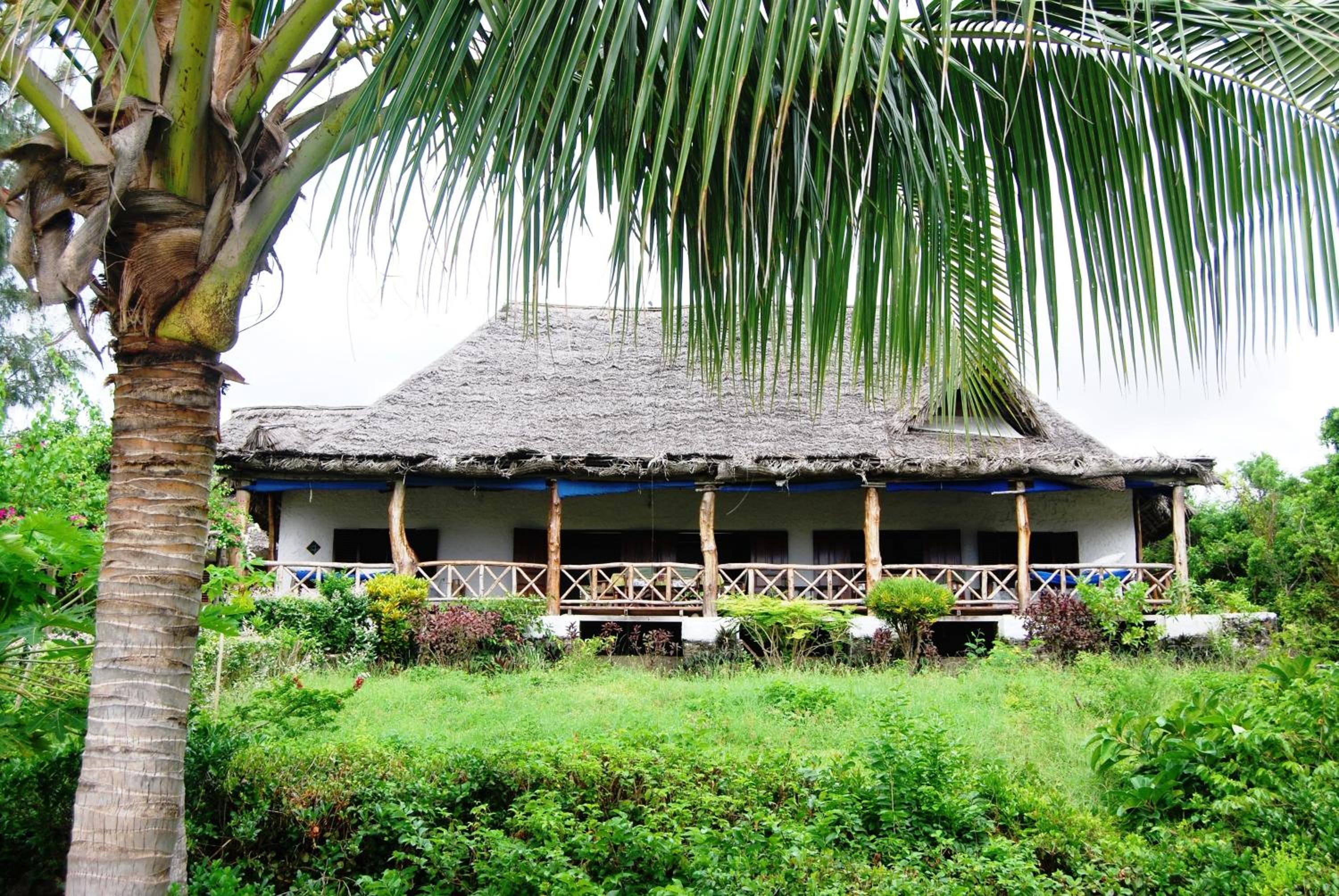 FULLY PRIVATE VILLA 390sqm ZERO MINUTES TO BEACH MATEMWE view 3