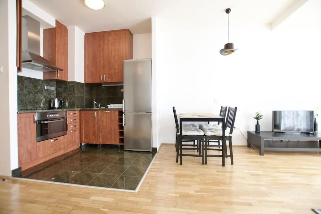 Standard Apartment by Hi5 - Kazinczy street view 4