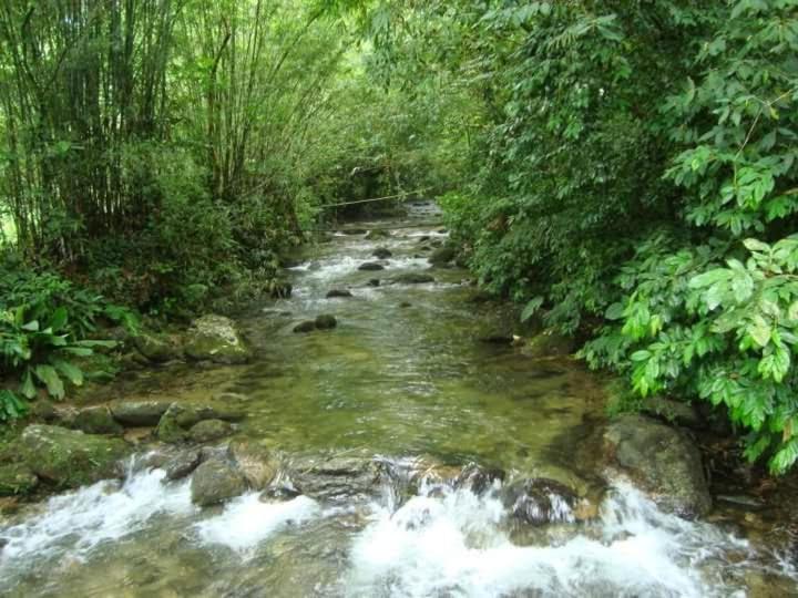 Casa na praia de Camburi em condomínio com piscina aquecida