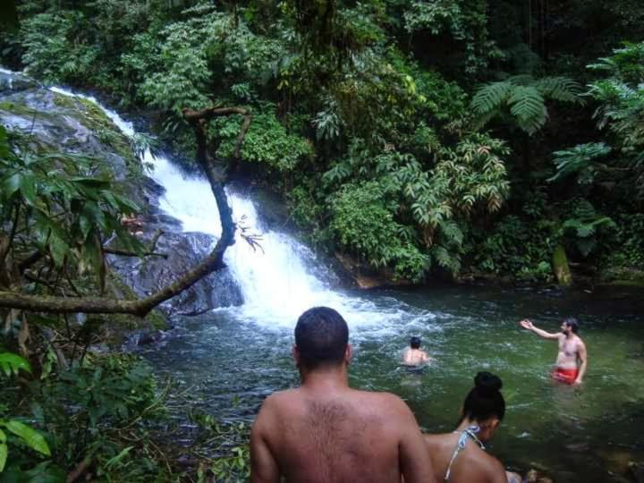 Casa na praia de Camburi em condomínio com piscina aquecida