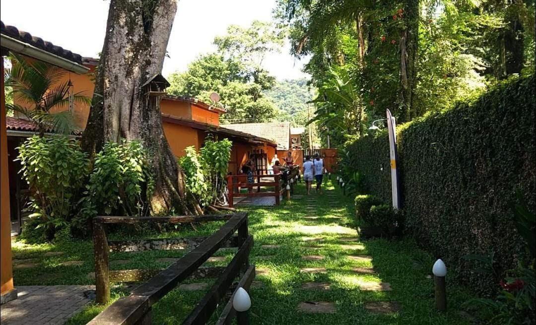 Casa na praia de Camburi em condomínio com piscina aquecida