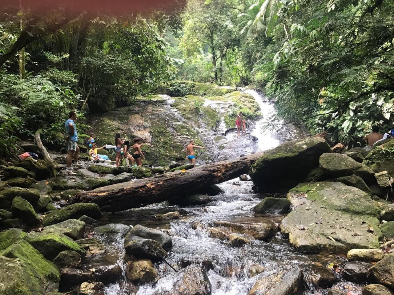 Casa na praia de Camburi em condomínio com piscina aquecida