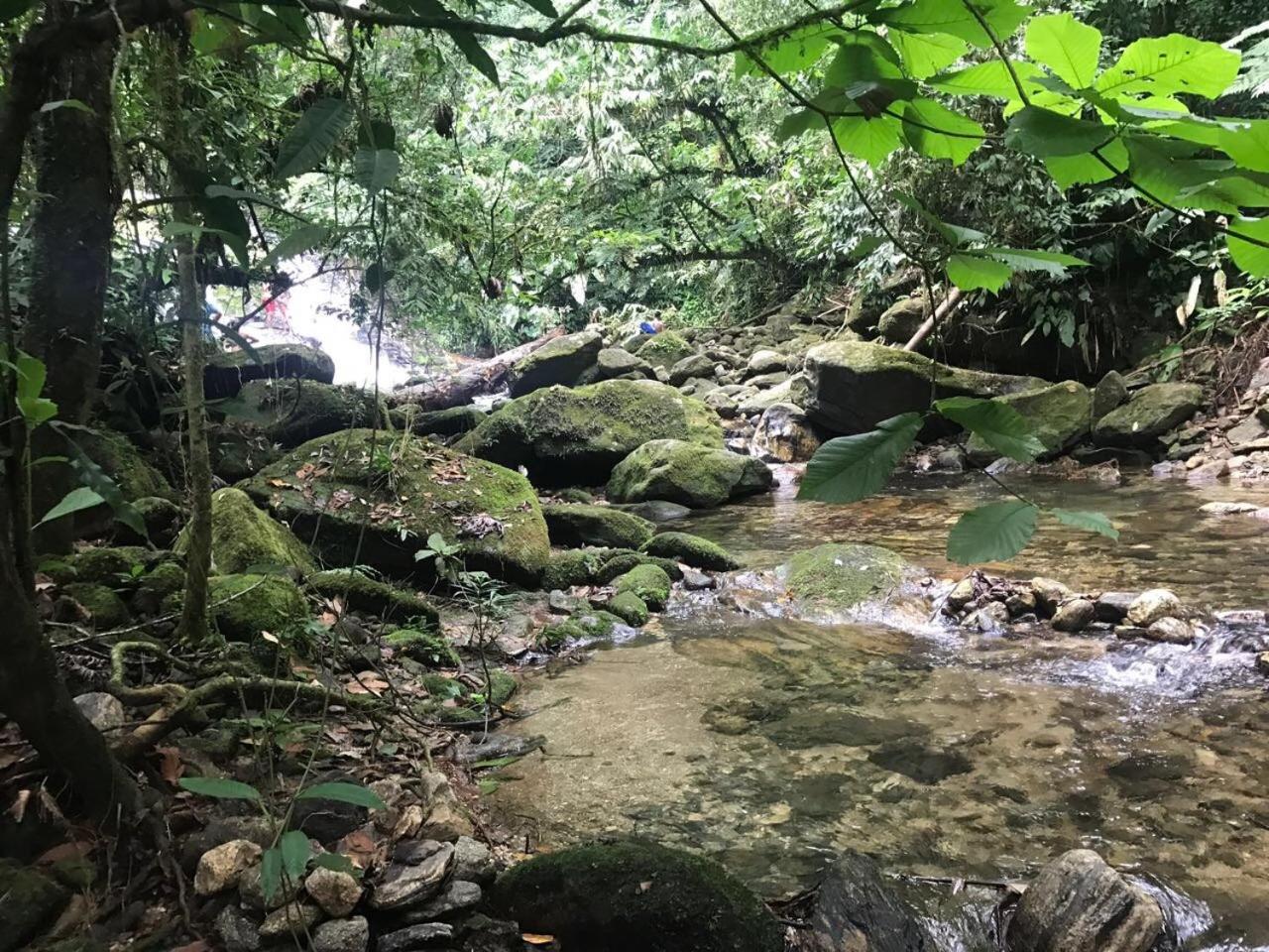 Casa na praia de Camburi em condomínio com piscina aquecida