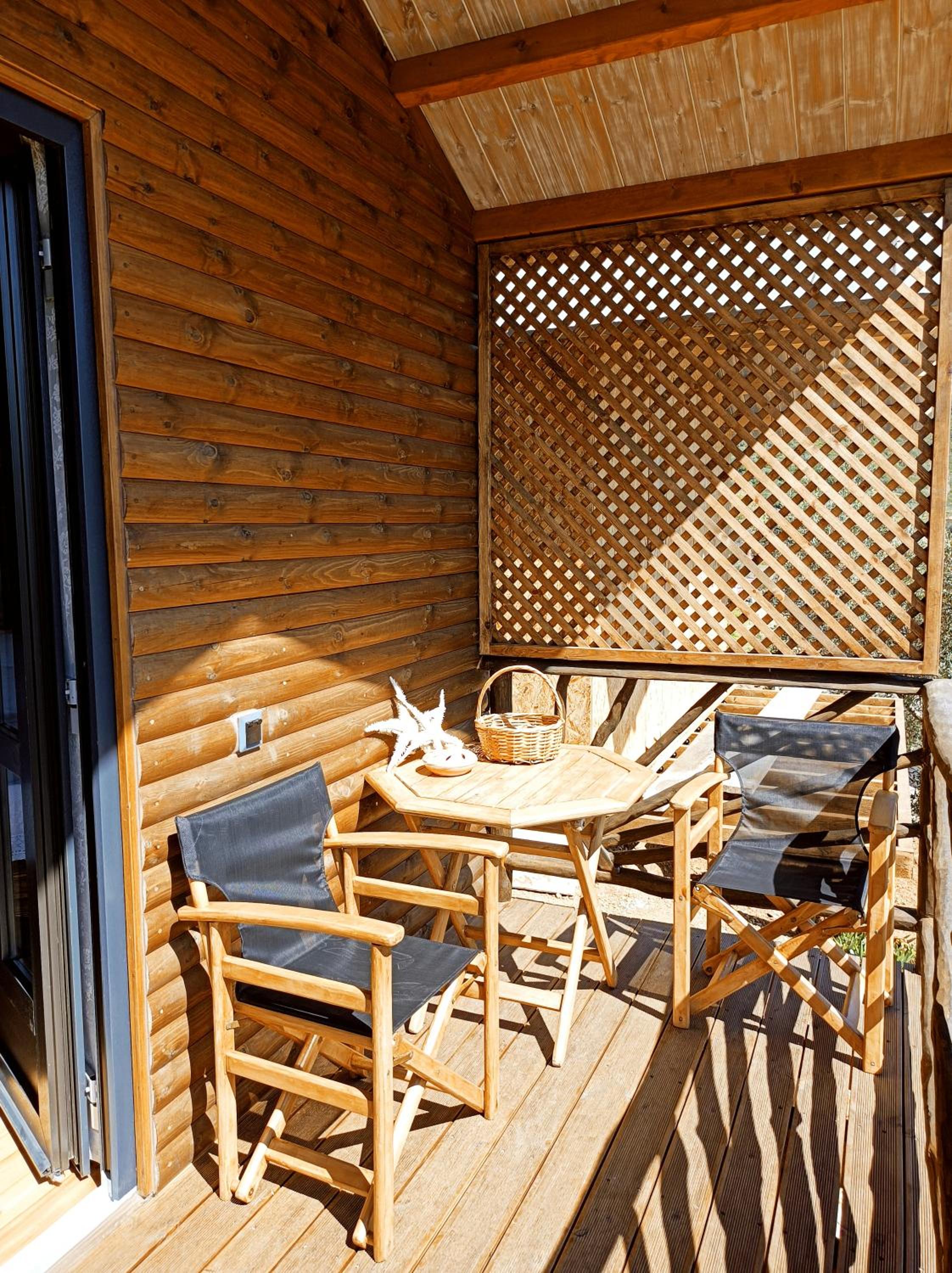 Kartalia wooden maisonette