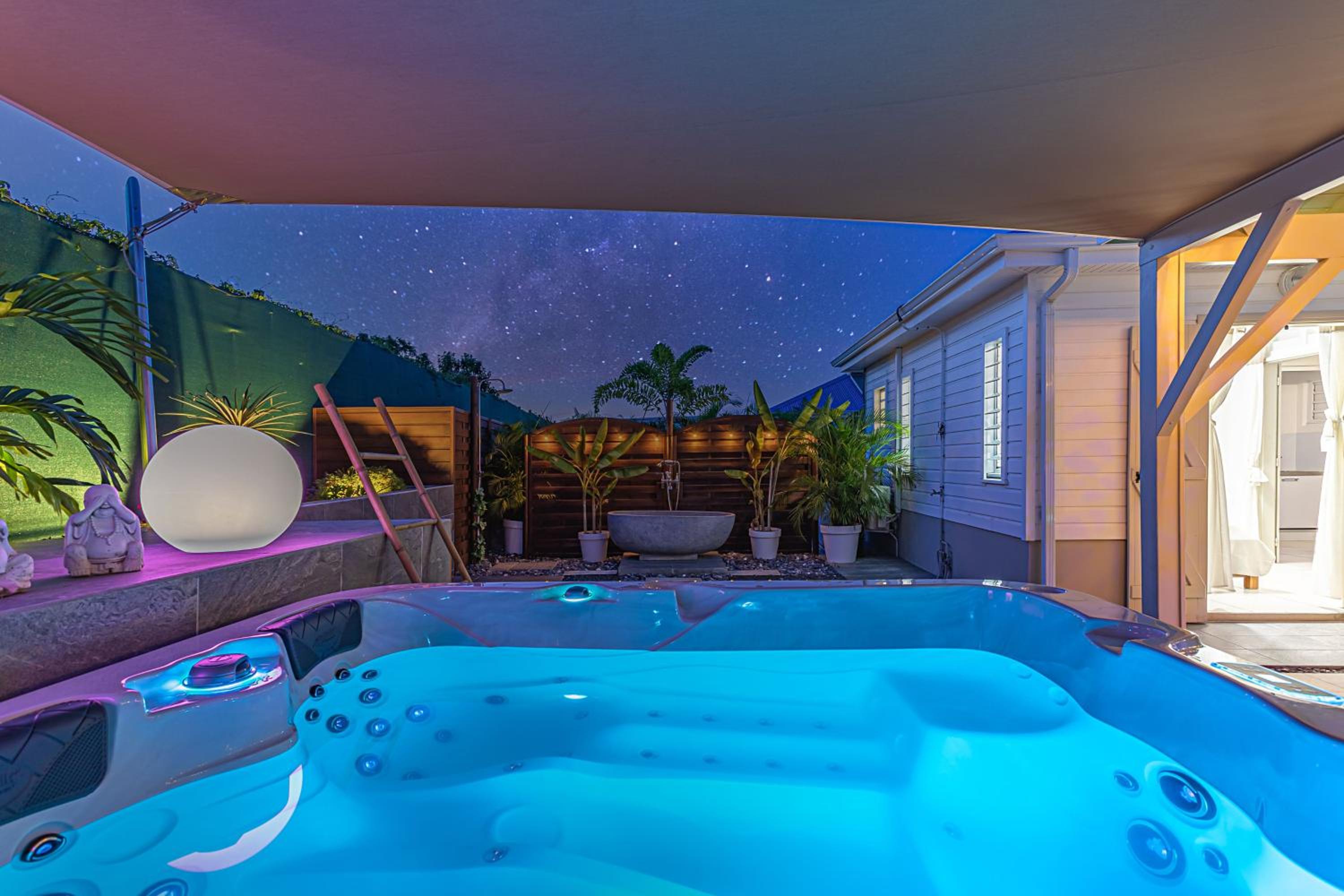 Magnifique Bungalow et Jacuzzi au cœur des plages